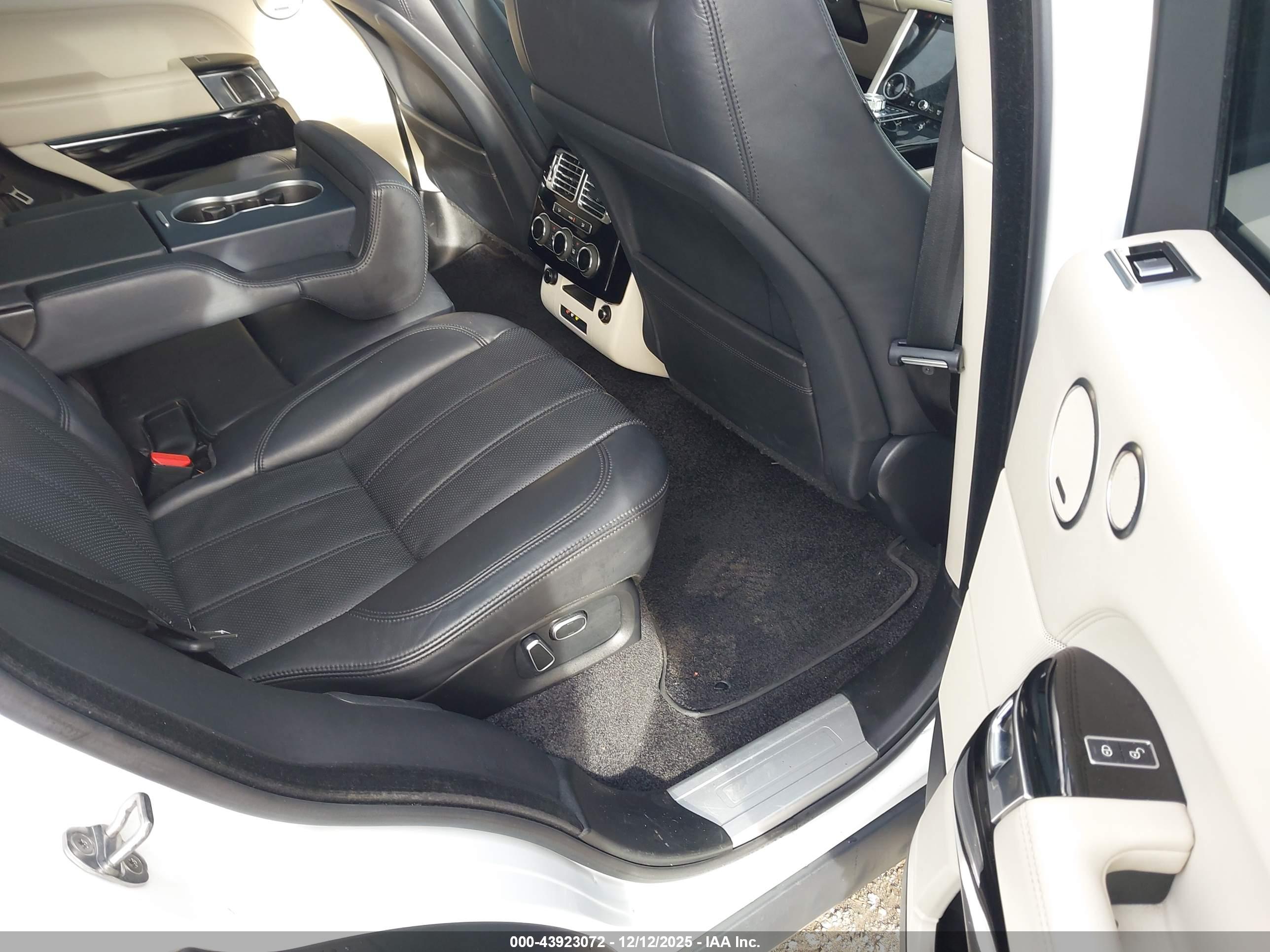 LAND ROVER image 8