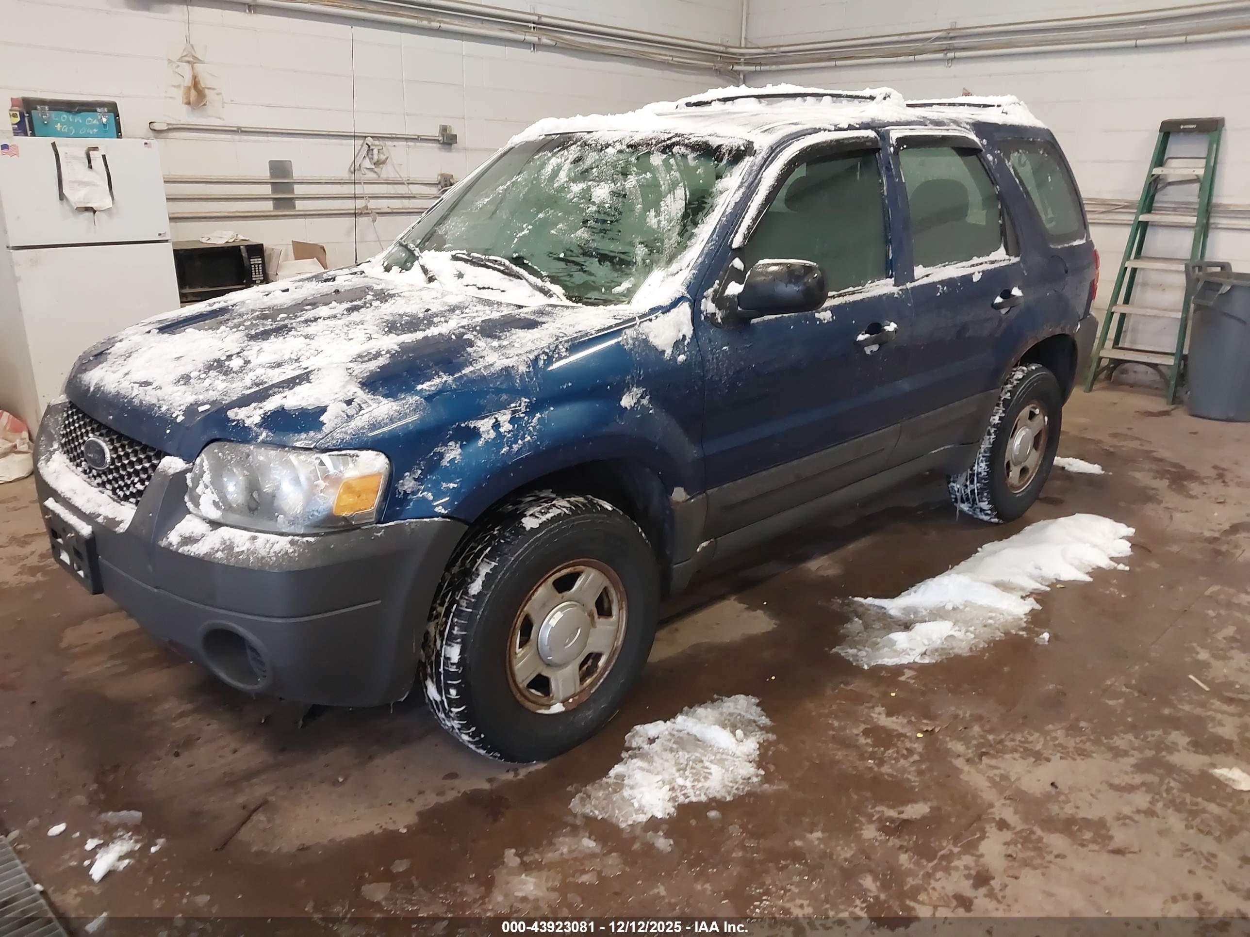 FORD ESCAPE image 2