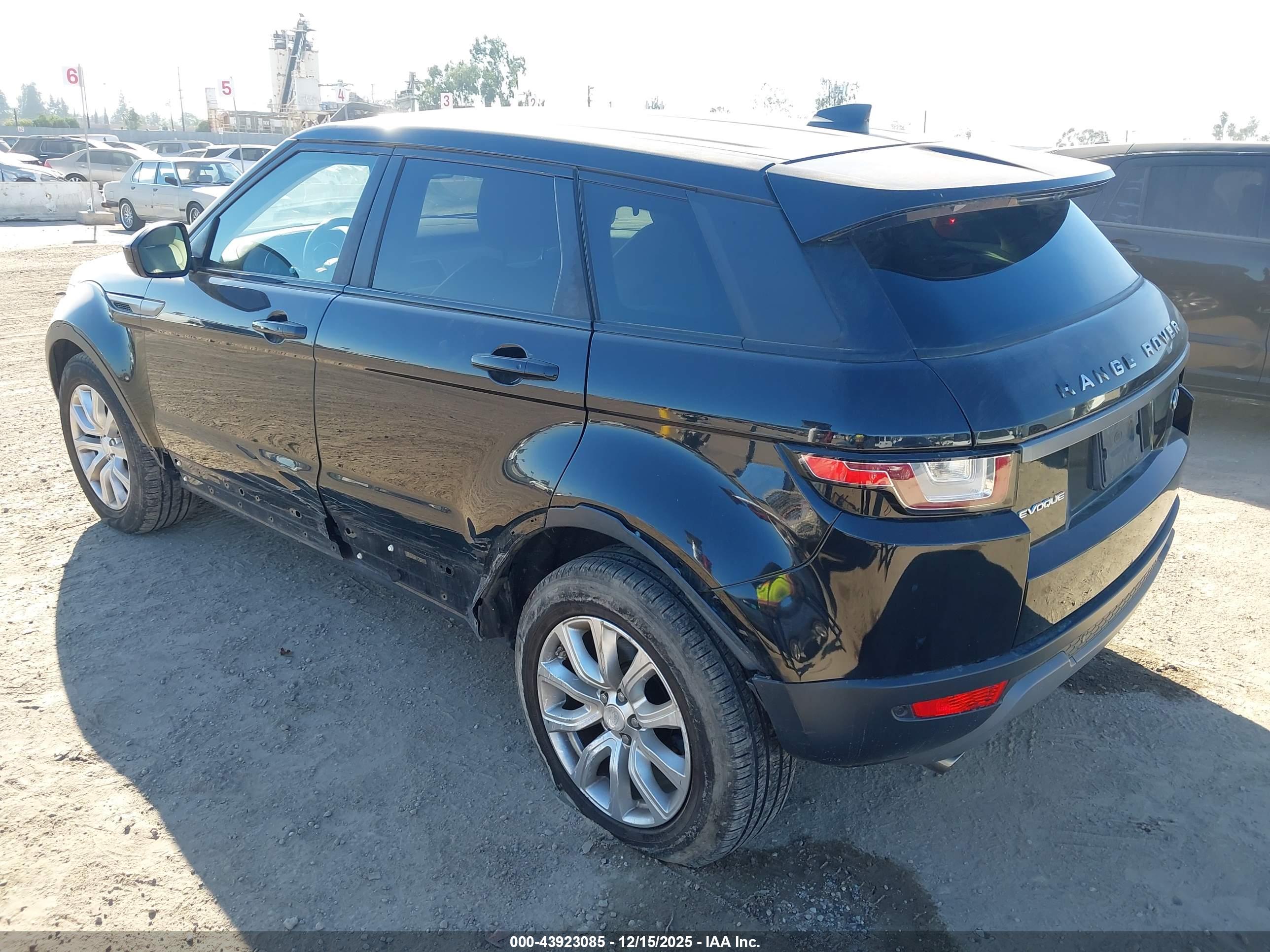LAND ROVER image 3