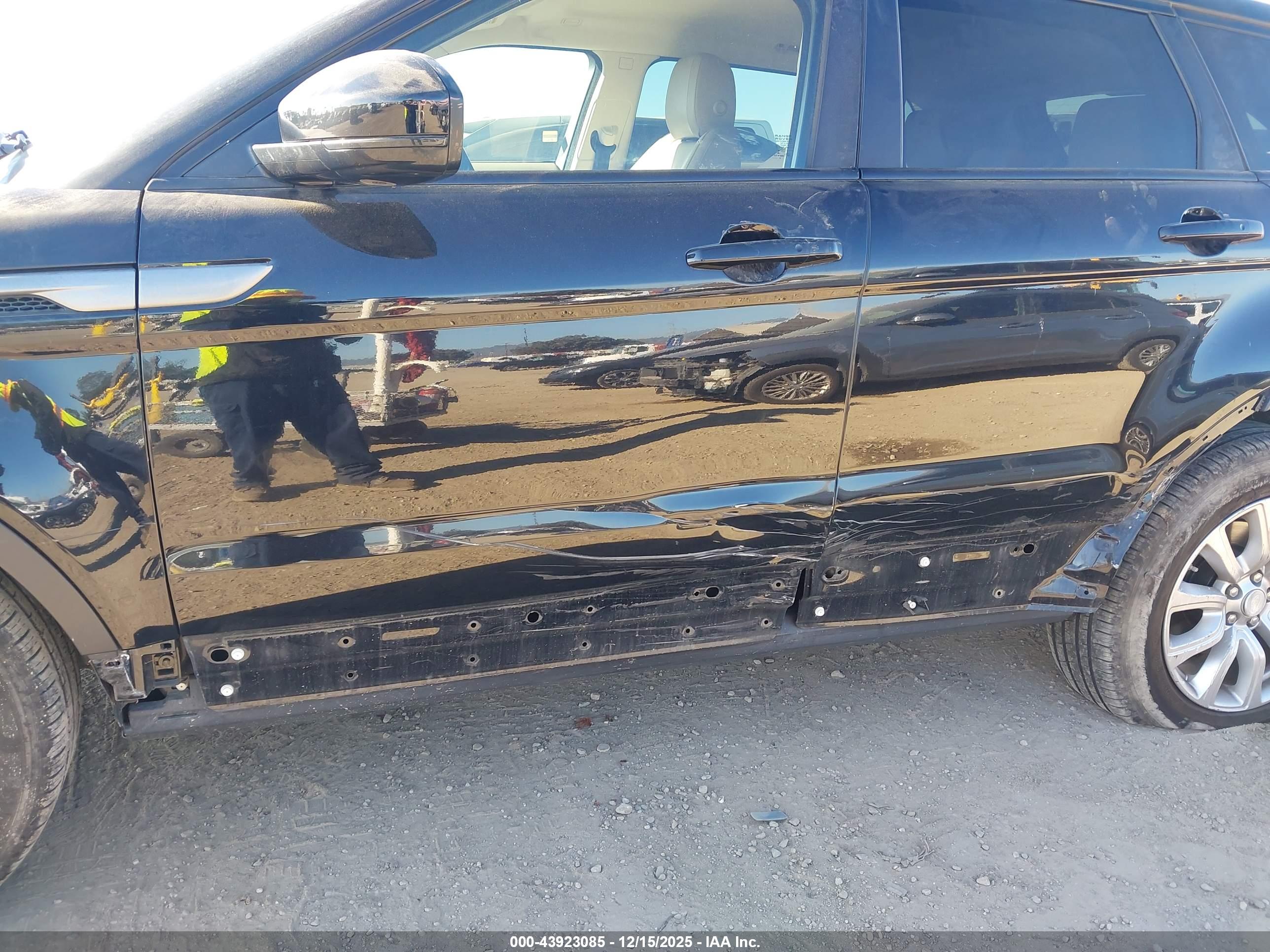 LAND ROVER image 6