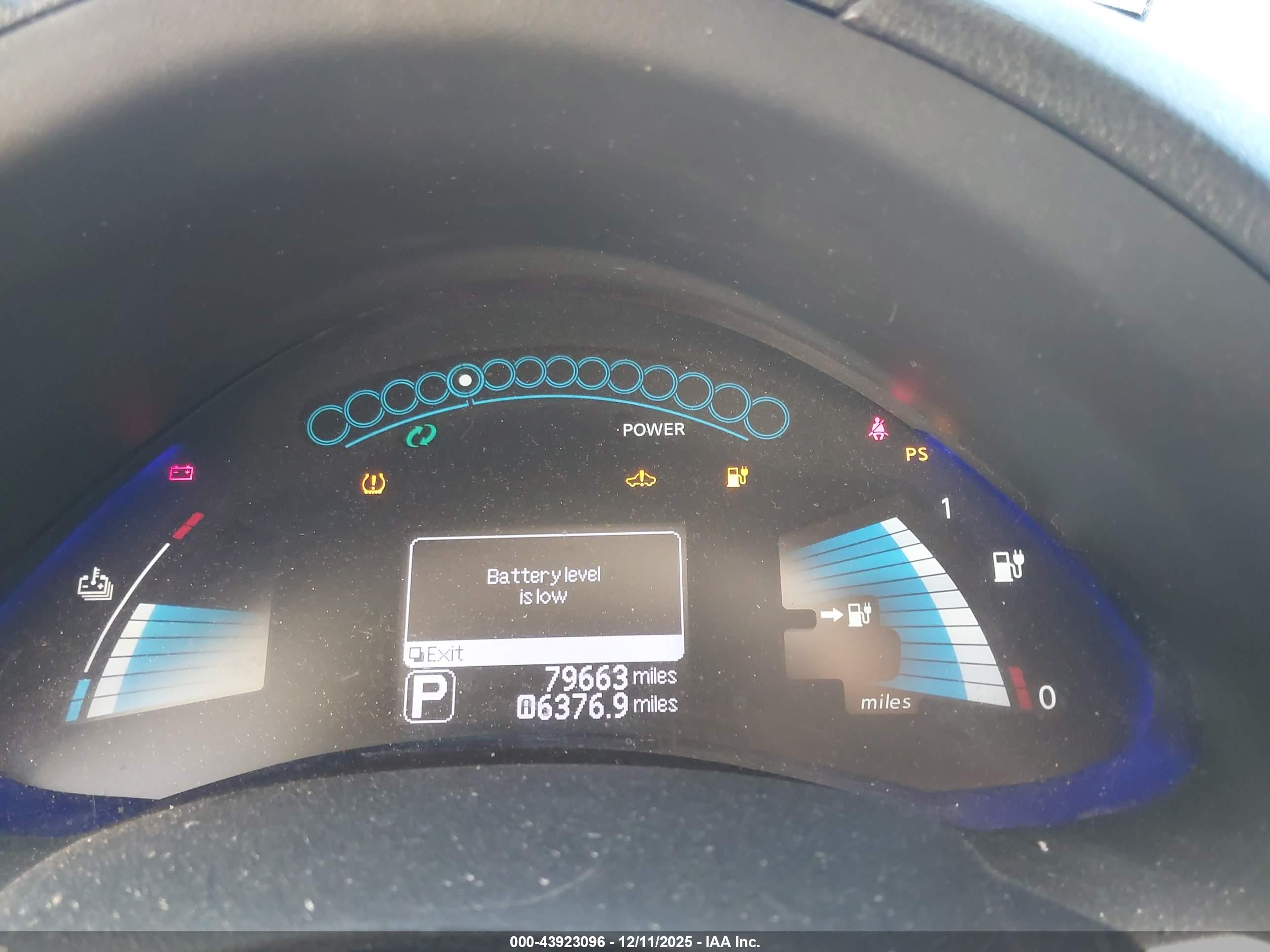NISSAN LEAF image 7