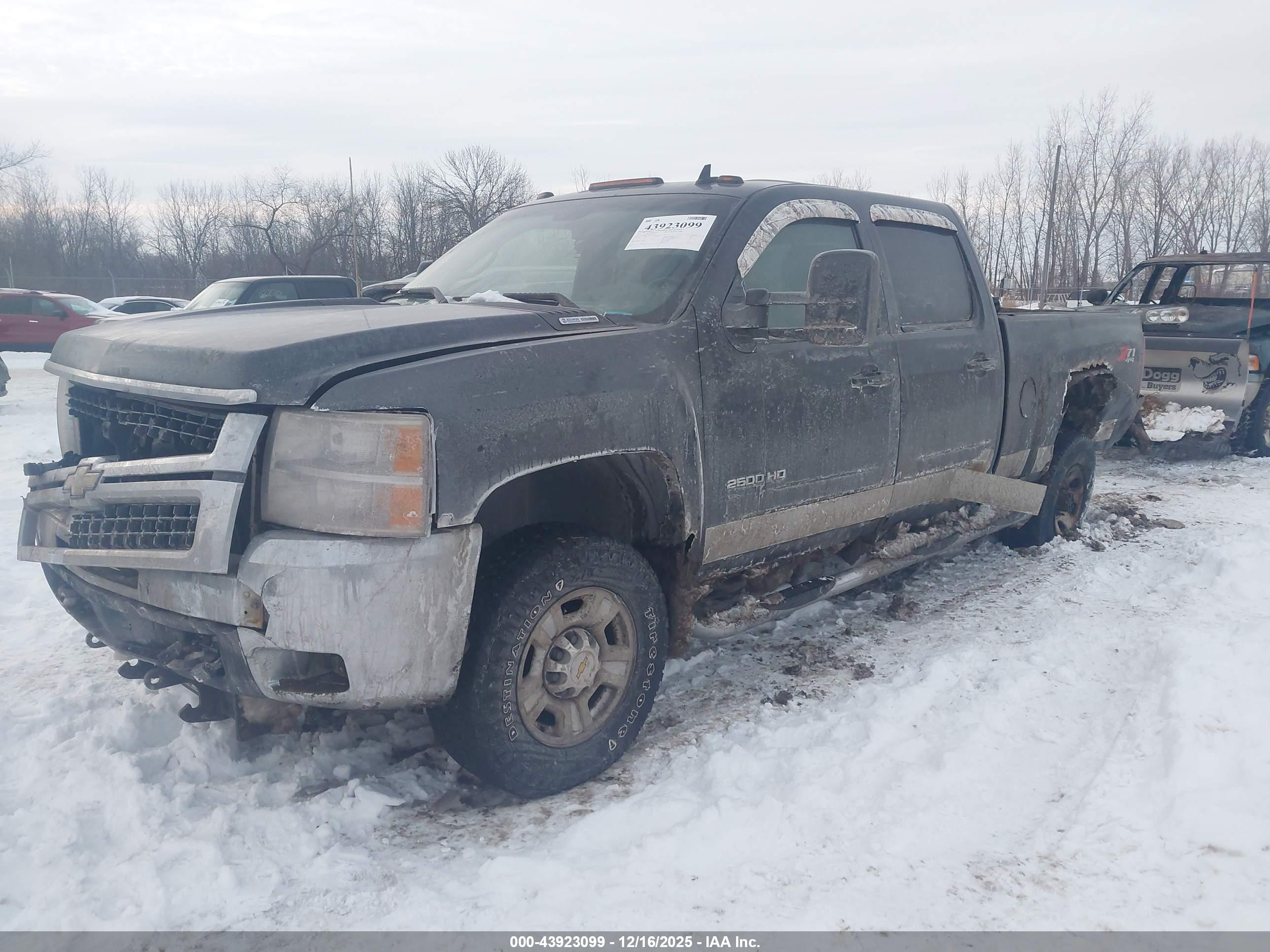 CHEVROLET SILVERADO image 2