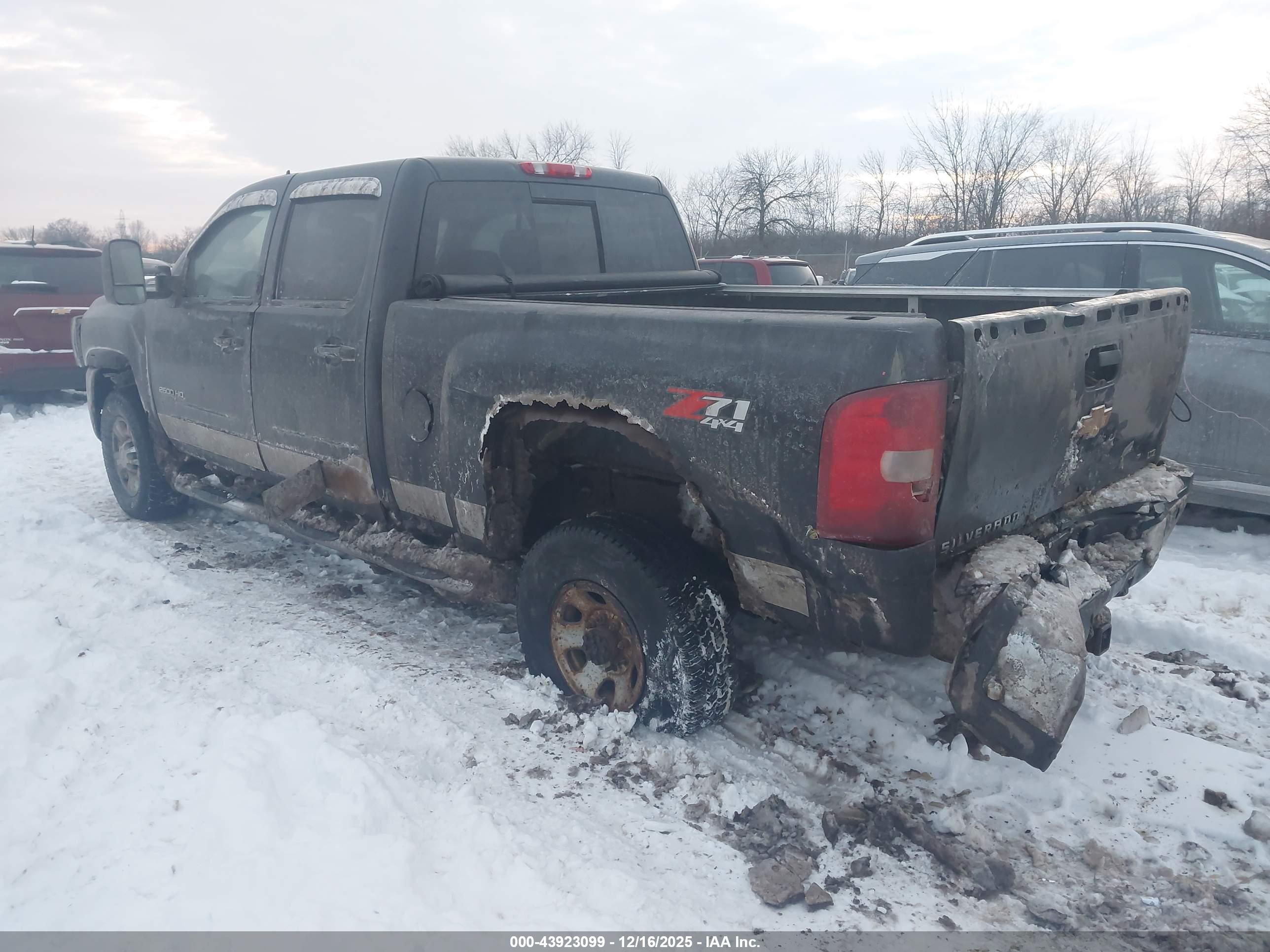 CHEVROLET SILVERADO image 3