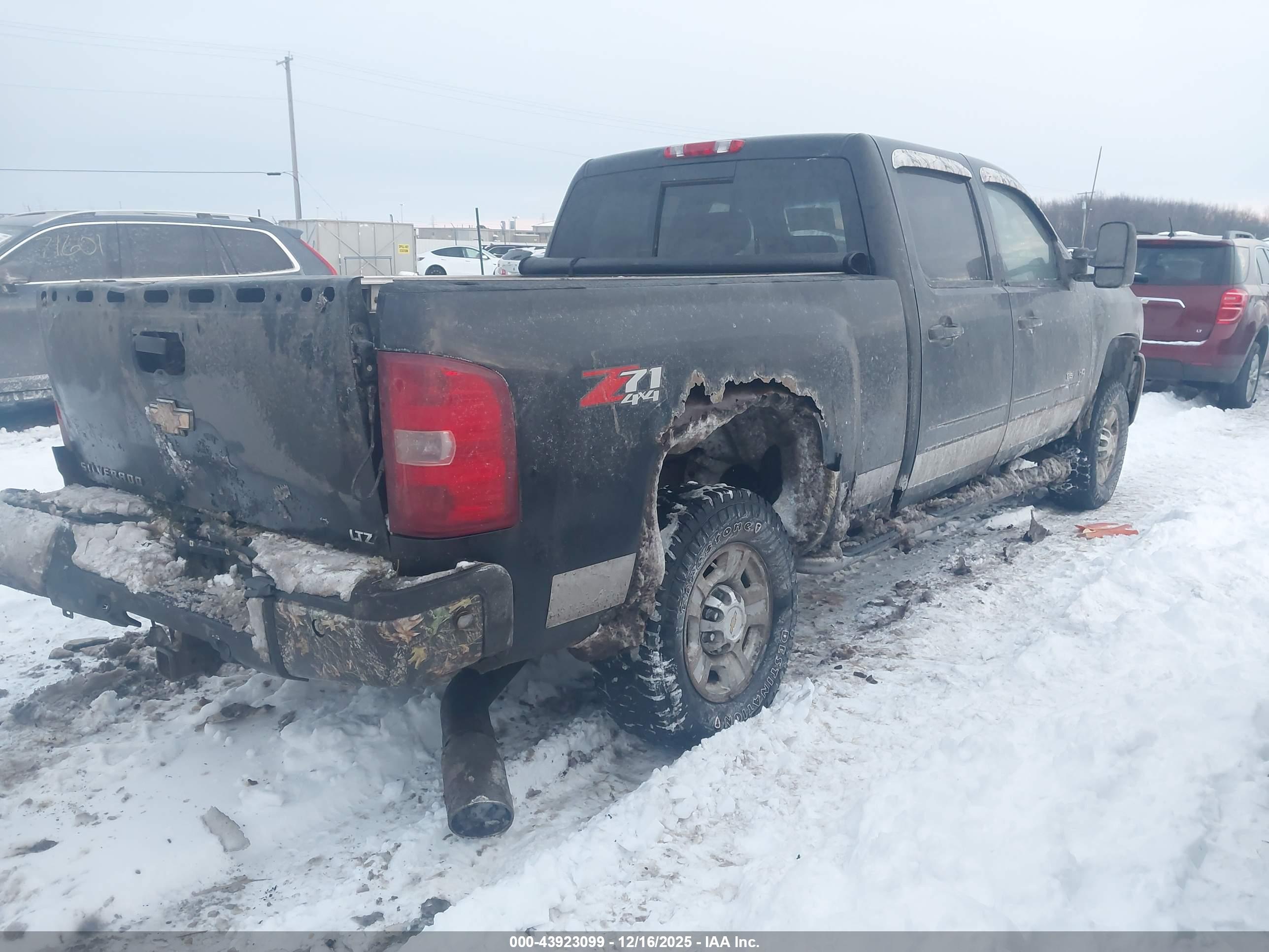 CHEVROLET SILVERADO image 4