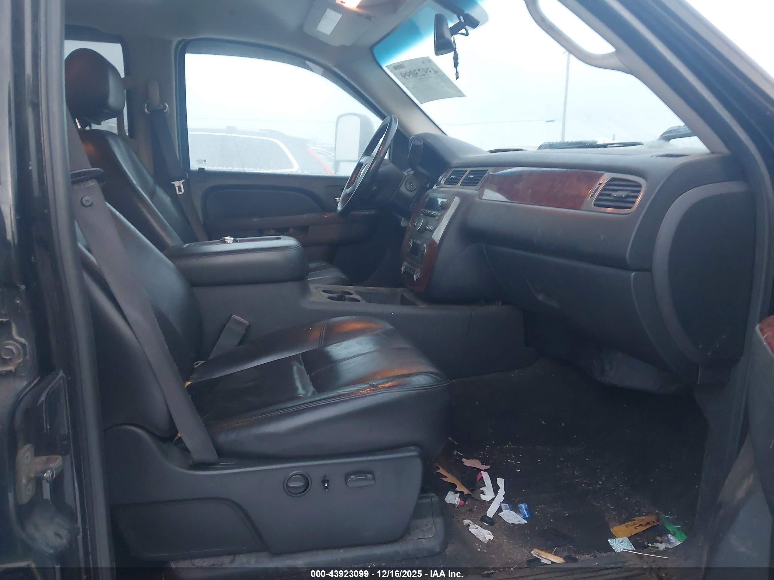 CHEVROLET SILVERADO image 5