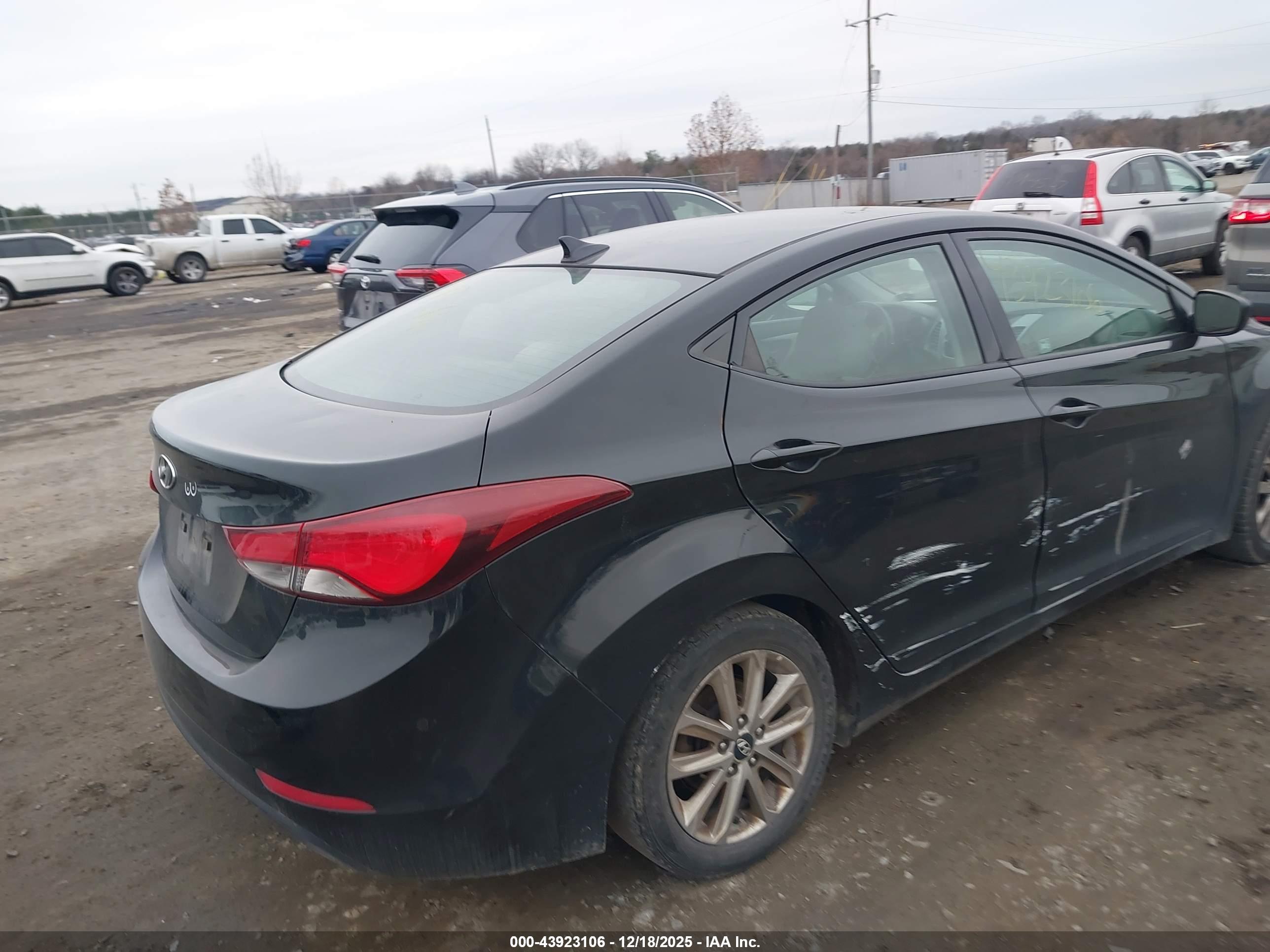 HYUNDAI ELANTRA image 4