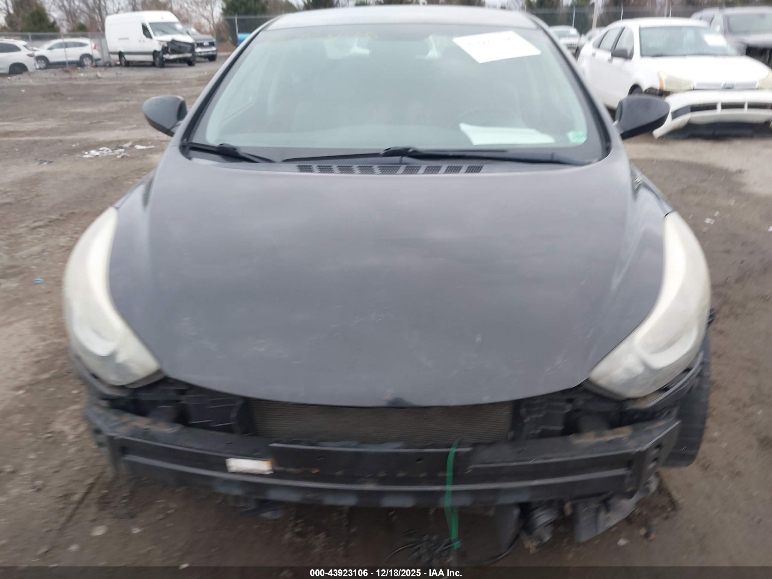 HYUNDAI ELANTRA image 6