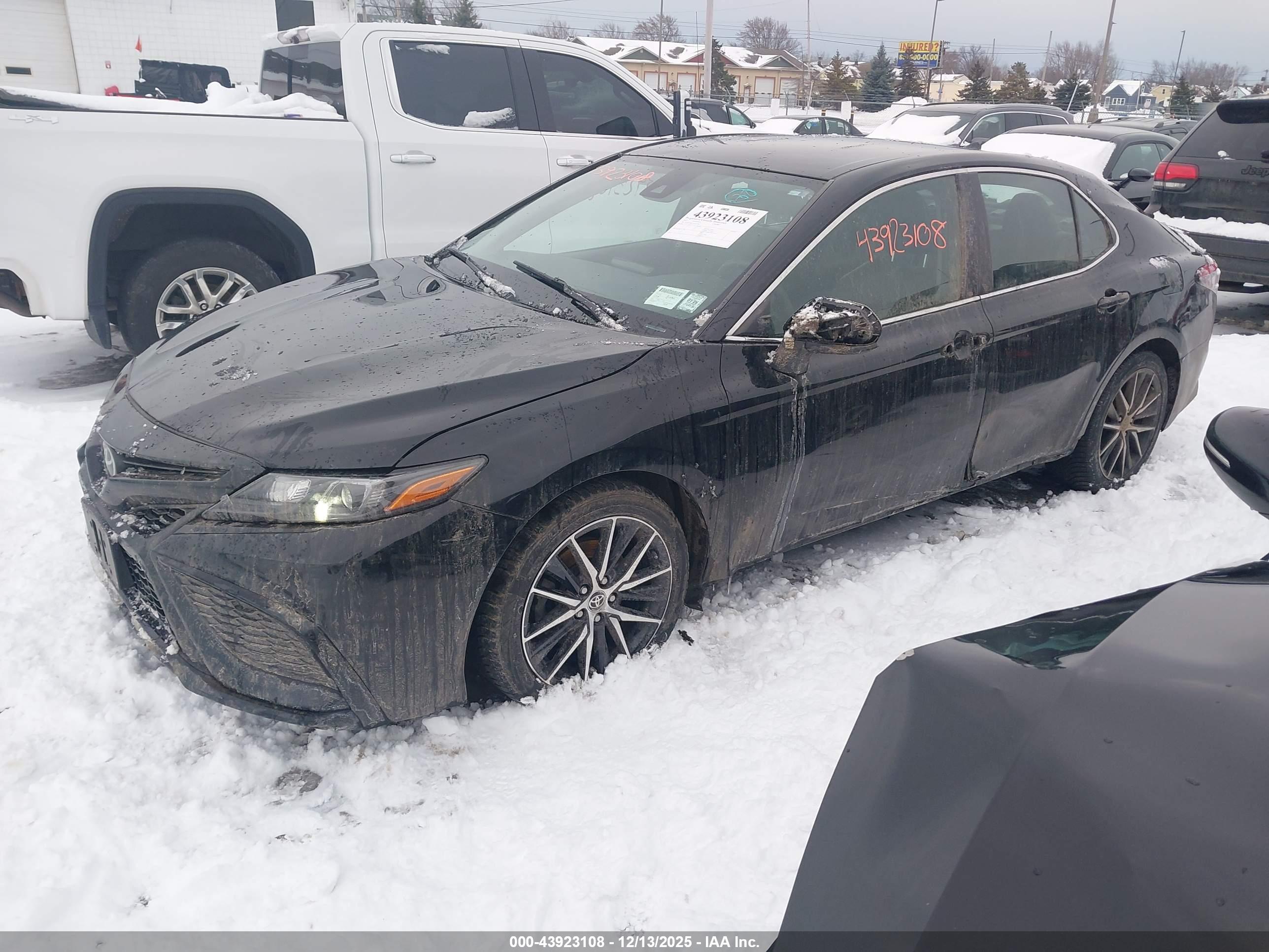 TOYOTA CAMRY image 2