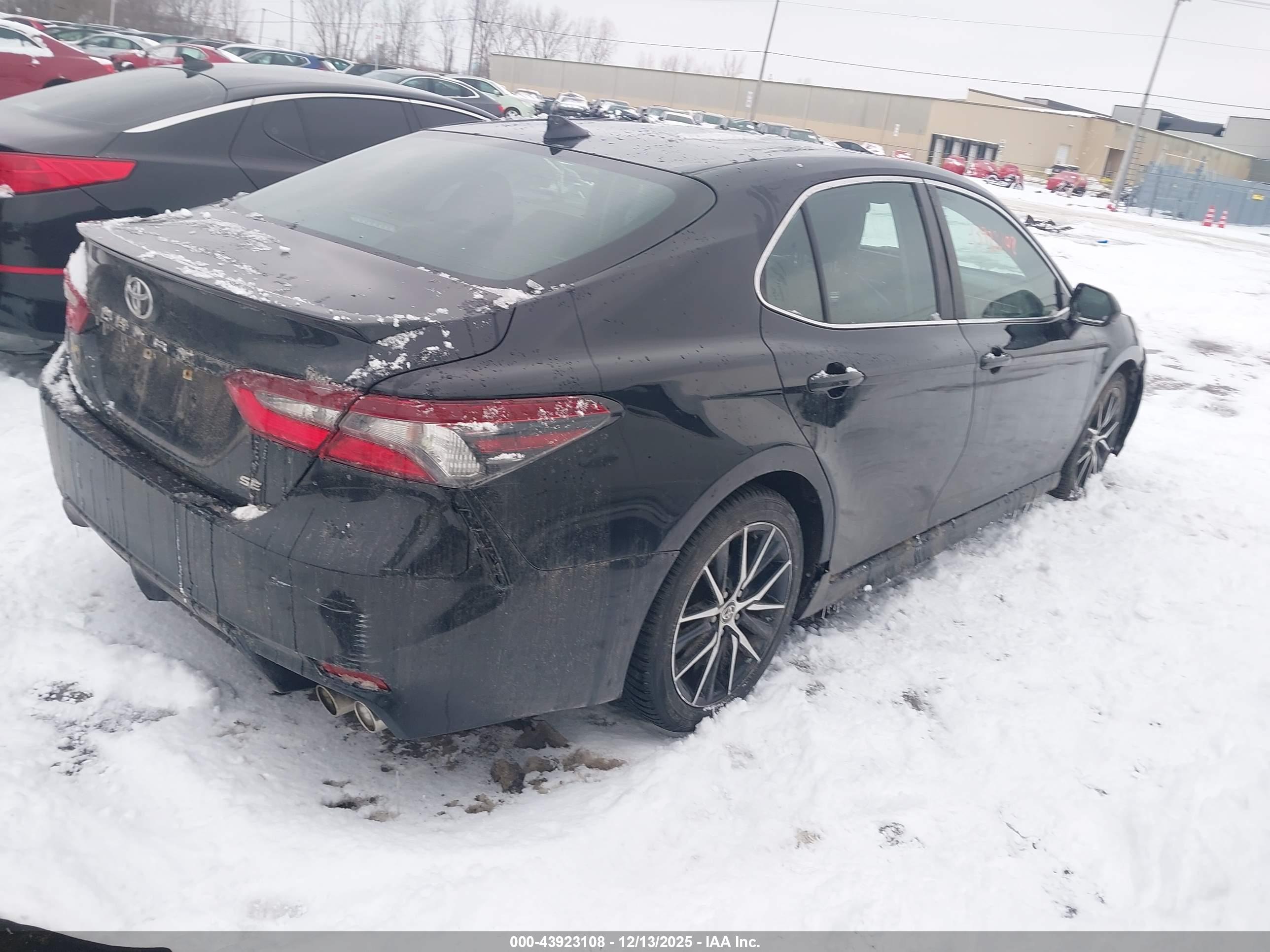 TOYOTA CAMRY image 4