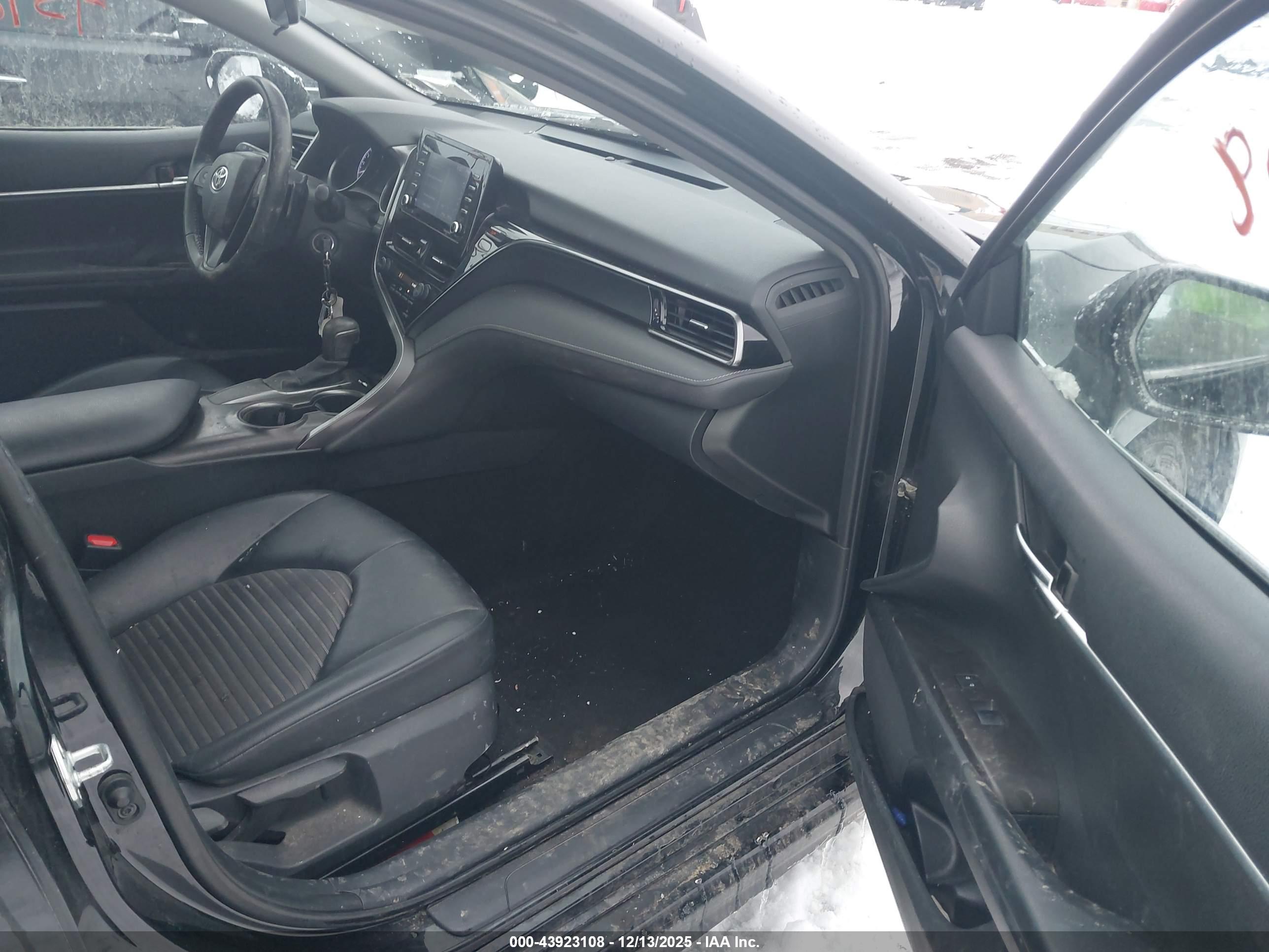 TOYOTA CAMRY image 5