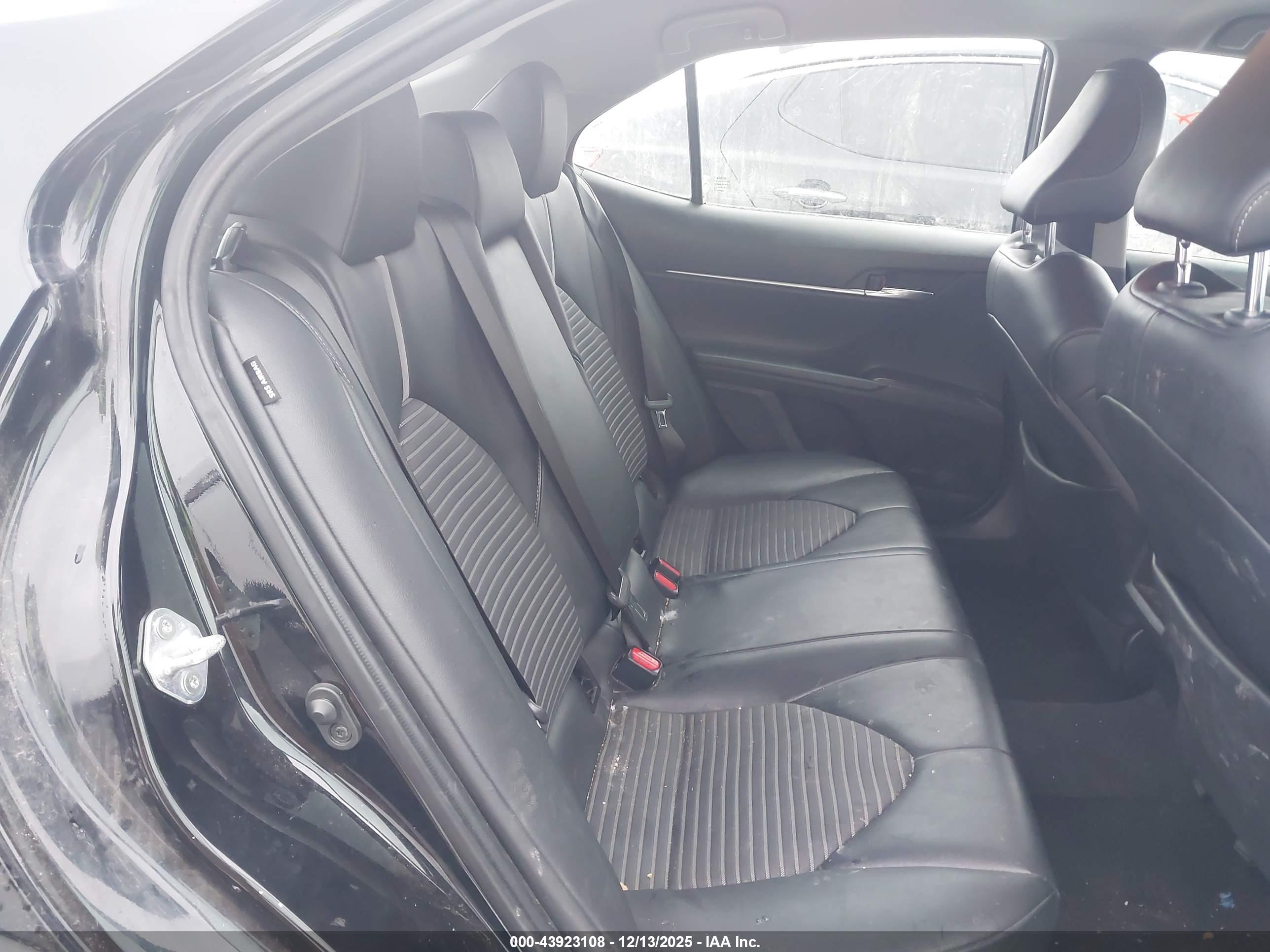 TOYOTA CAMRY image 8