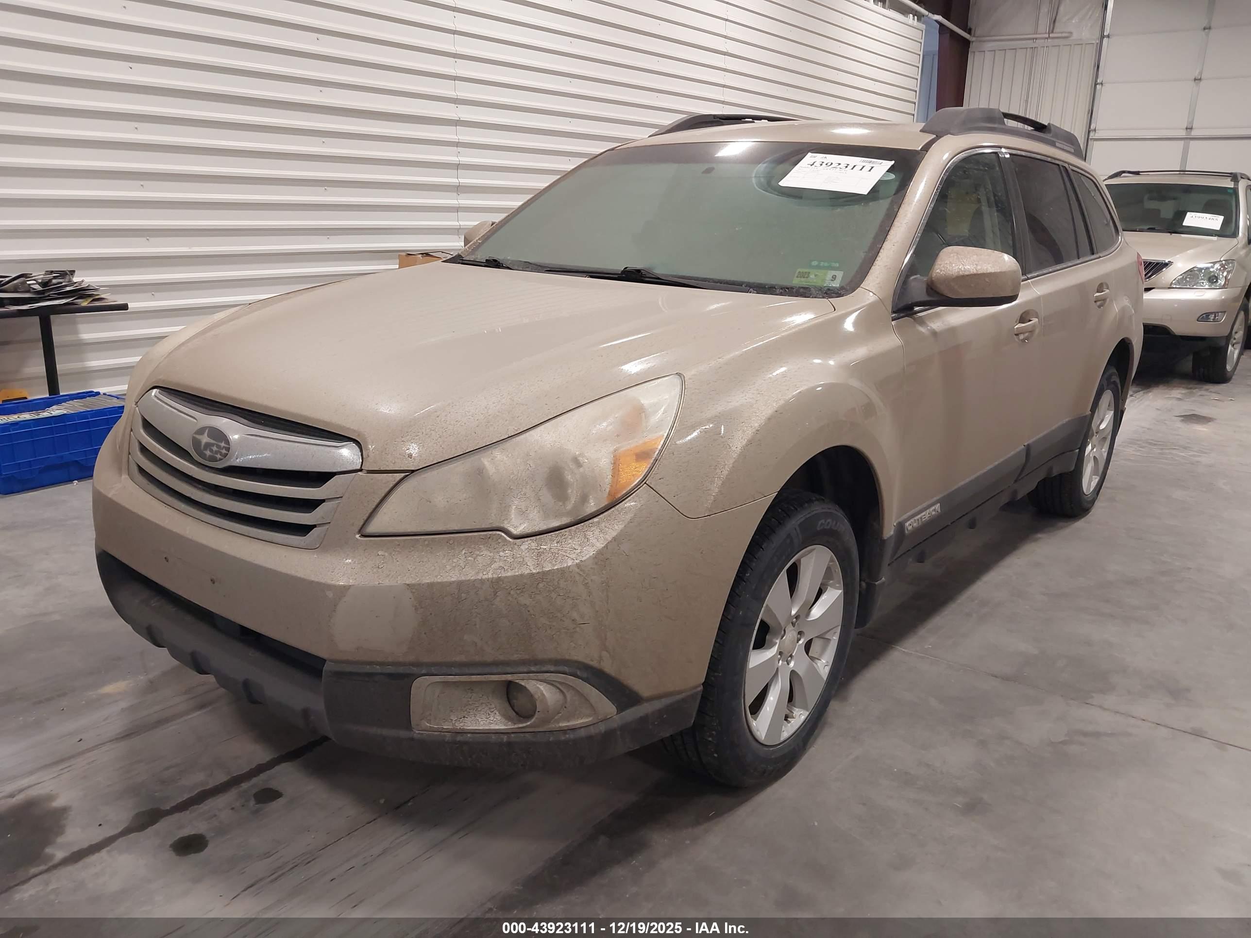 SUBARU OUTBACK image 2