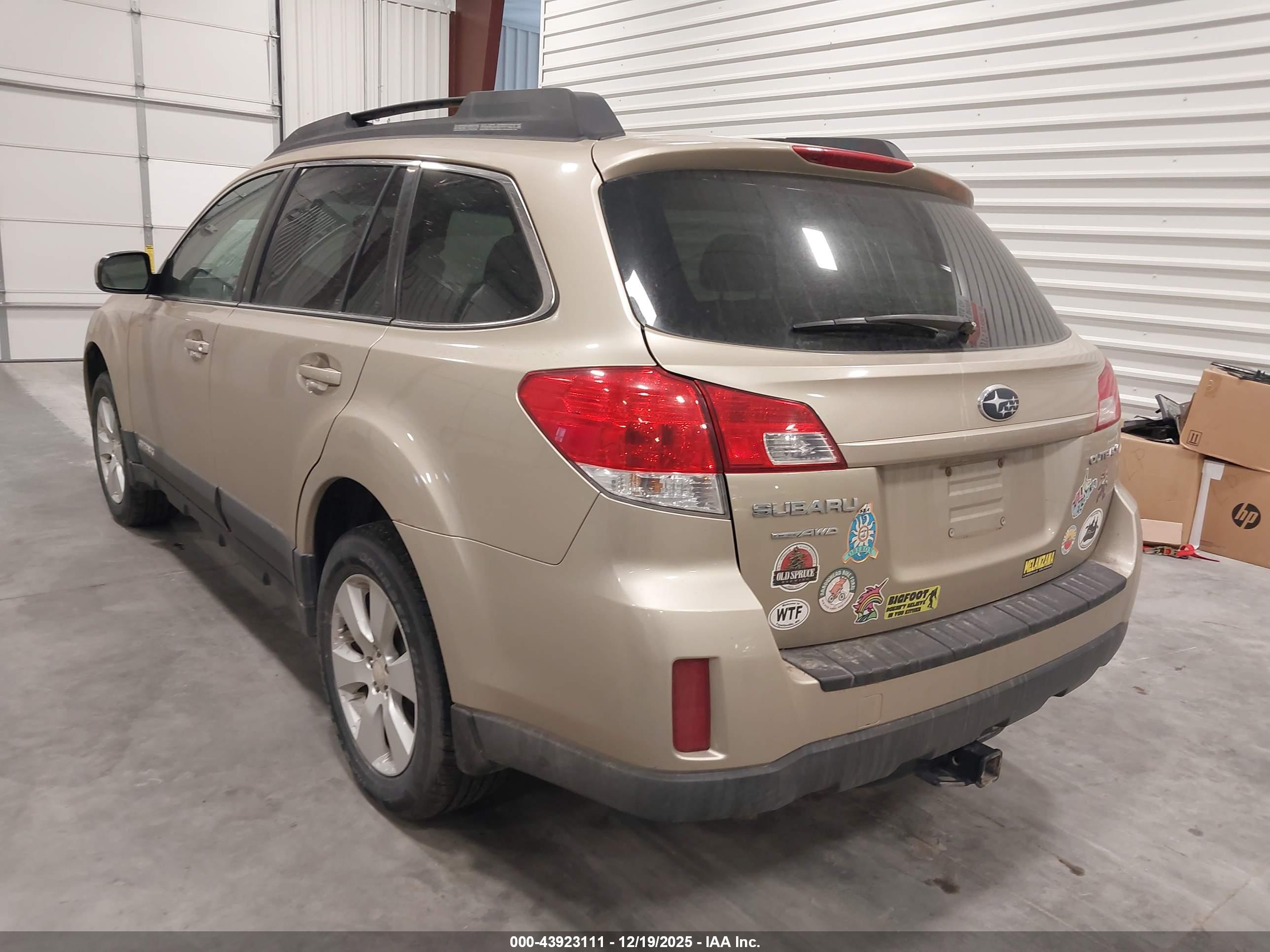 SUBARU OUTBACK image 3