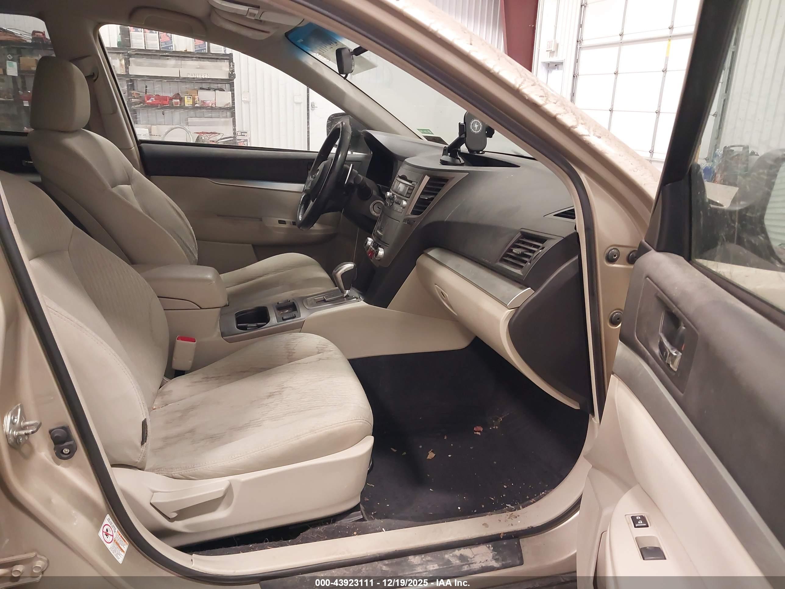 SUBARU OUTBACK image 5