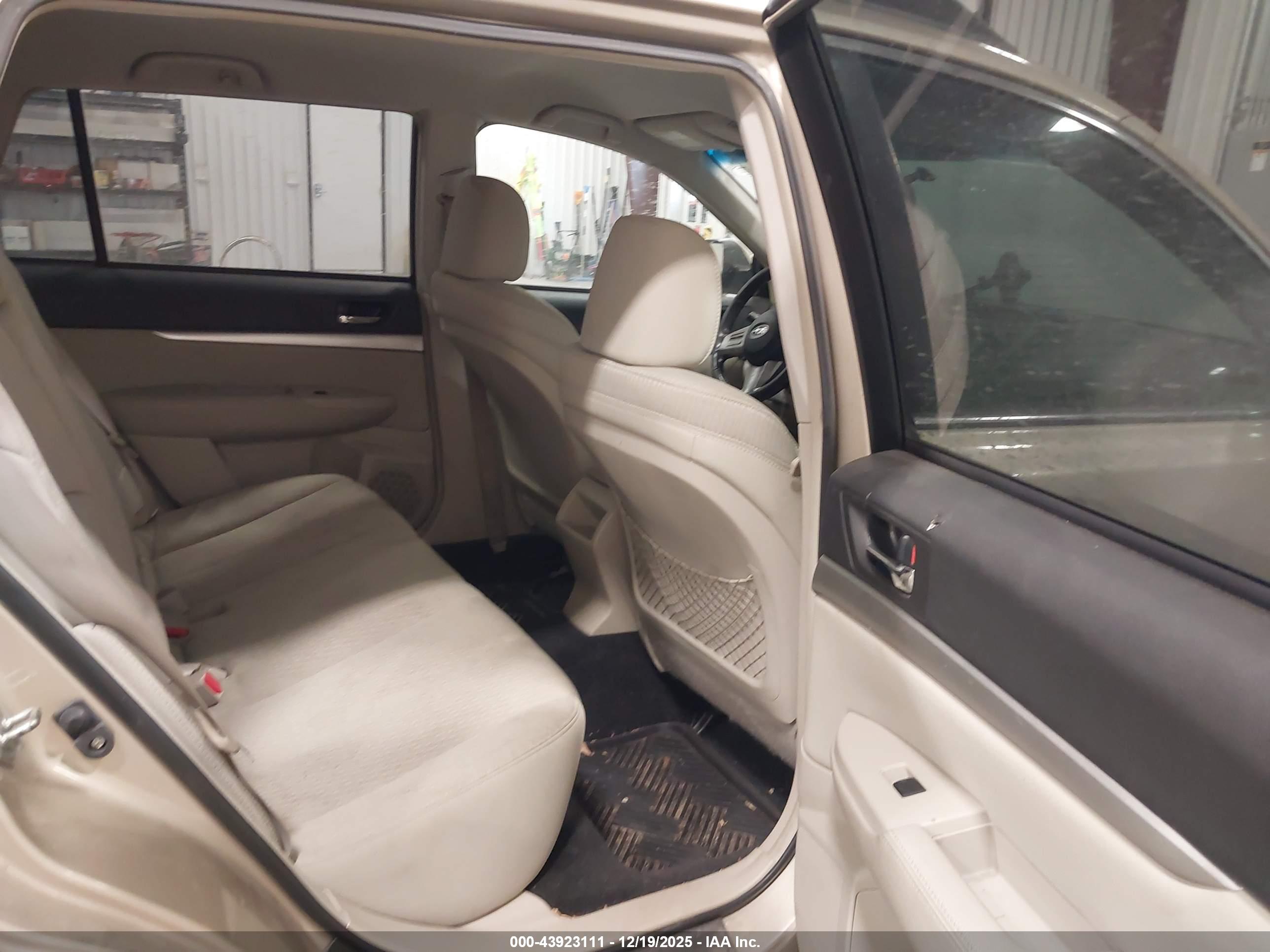SUBARU OUTBACK image 8