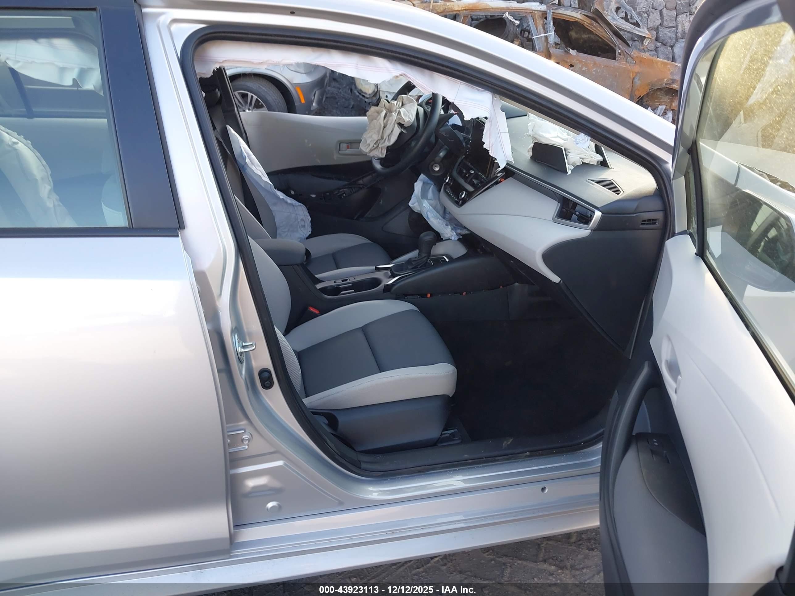 TOYOTA COROLLA image 5