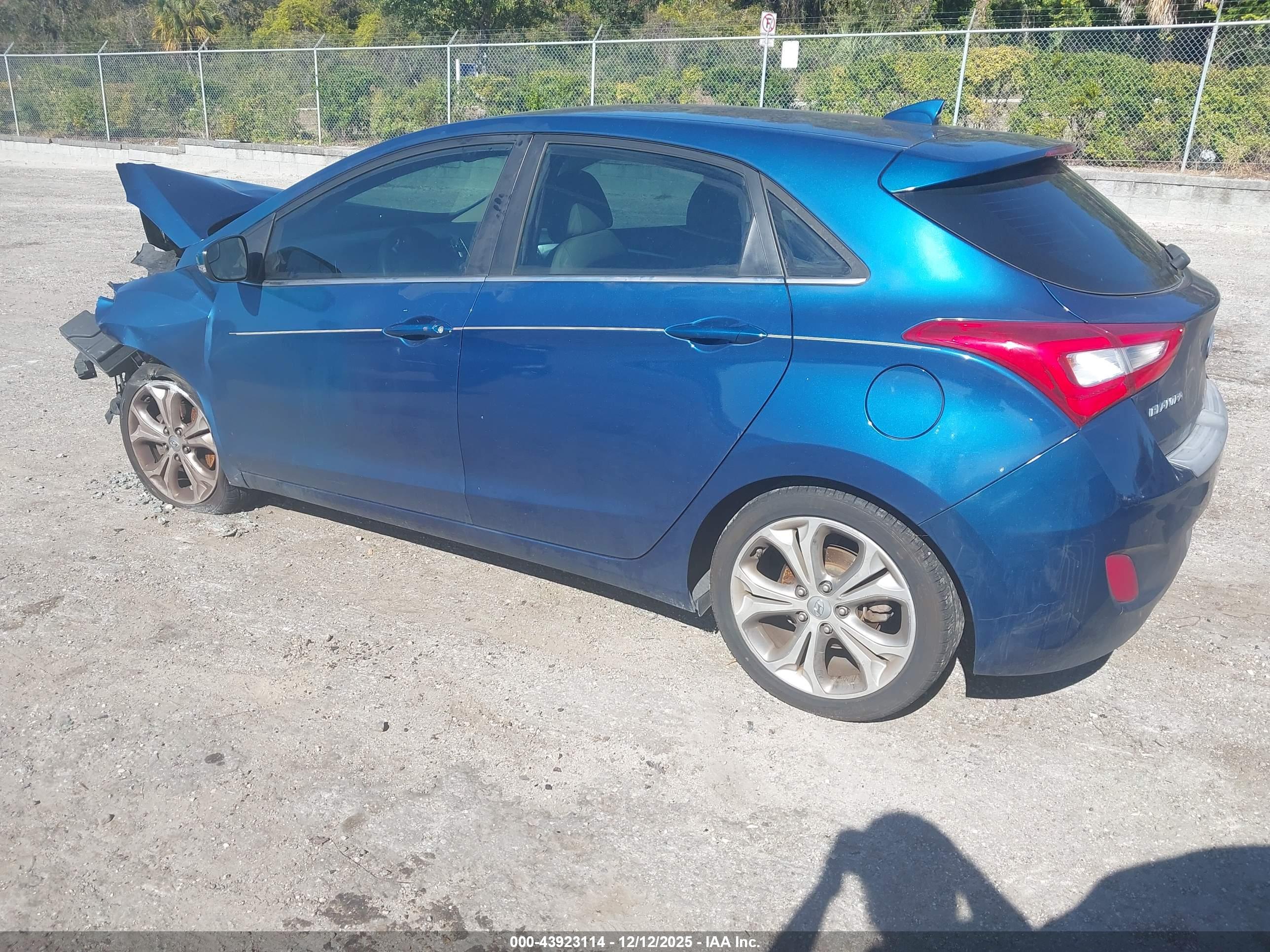HYUNDAI ELANTRA image 3
