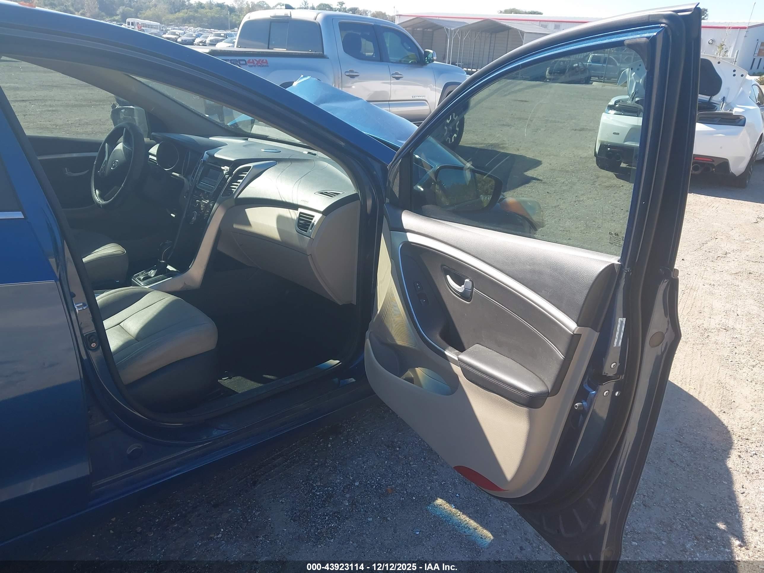 HYUNDAI ELANTRA image 5