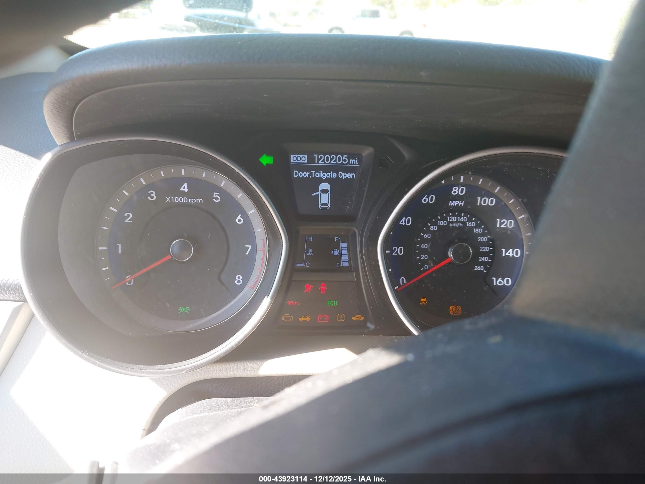 HYUNDAI ELANTRA image 7