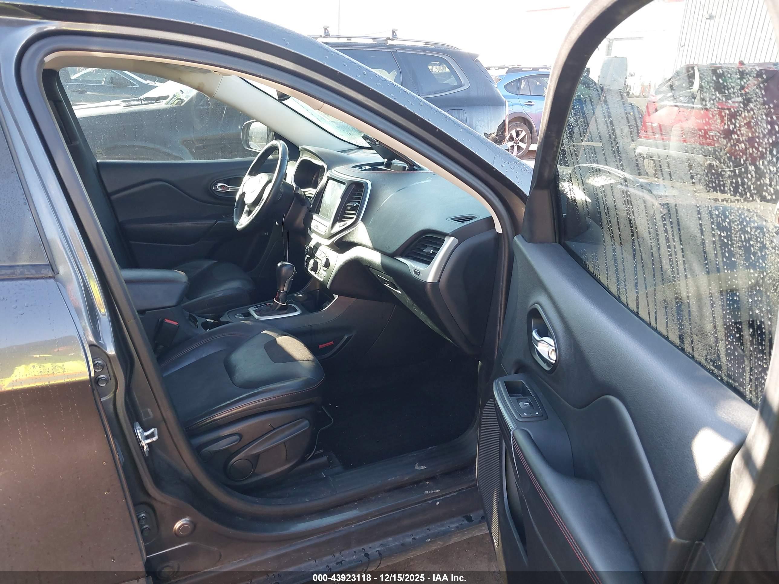 JEEP CHEROKEE image 5