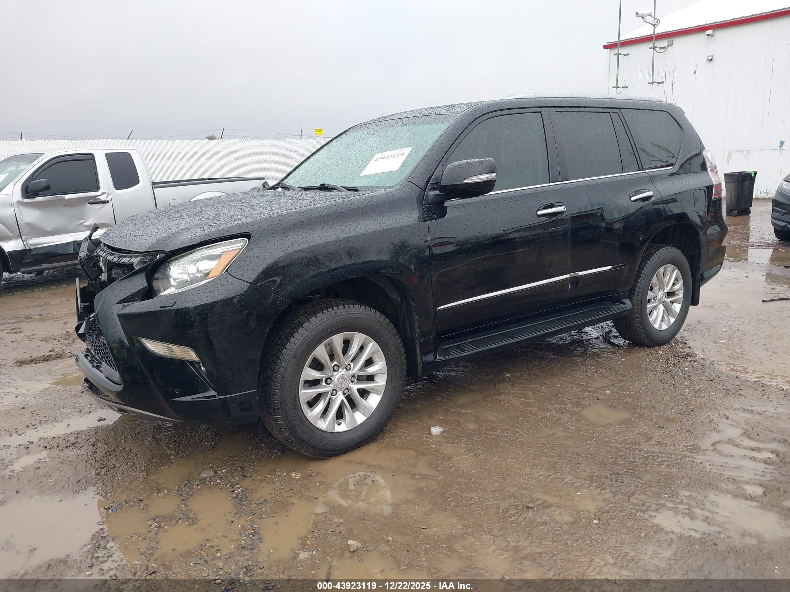 LEXUS GX image 2