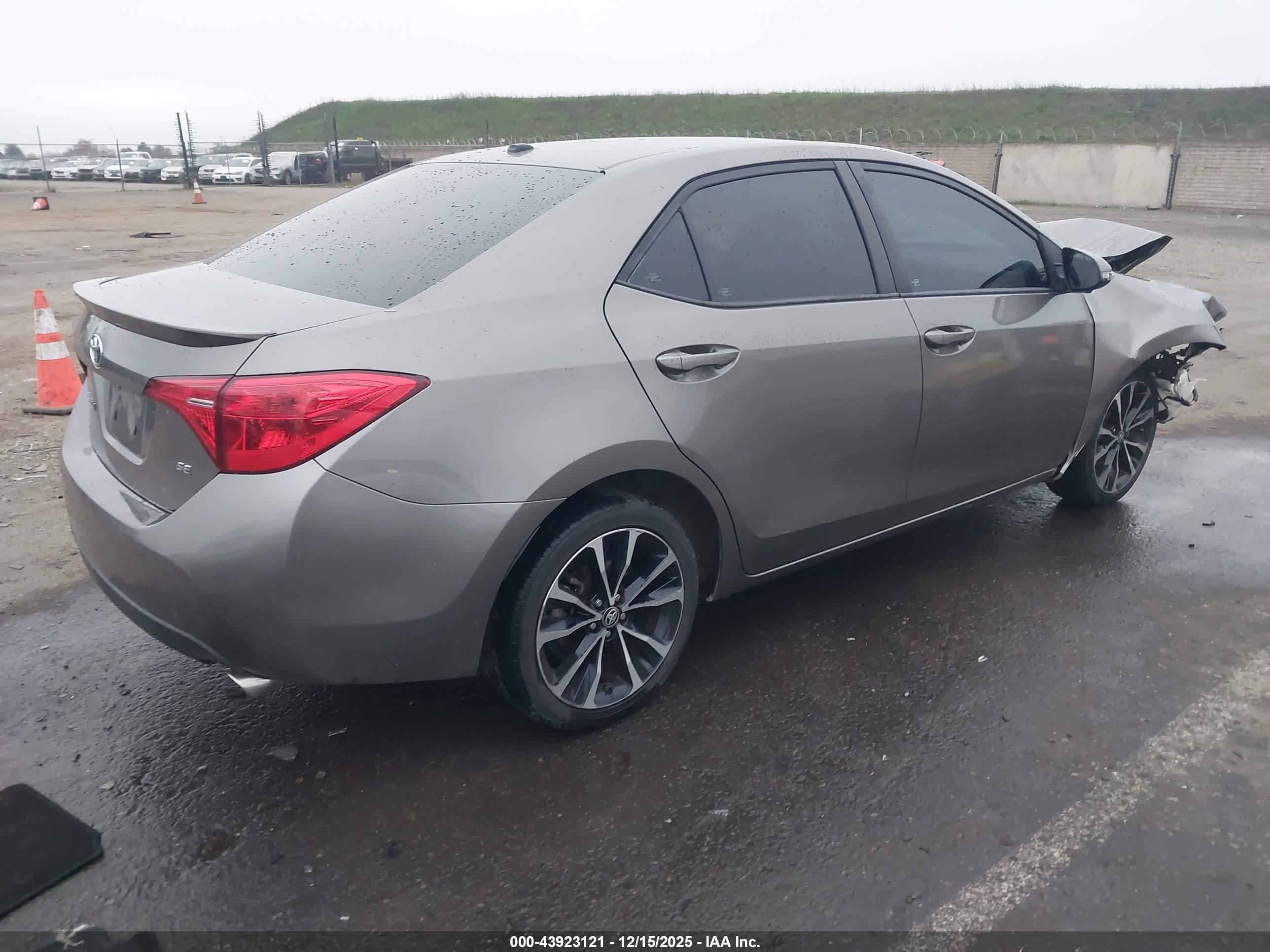 TOYOTA COROLLA image 4