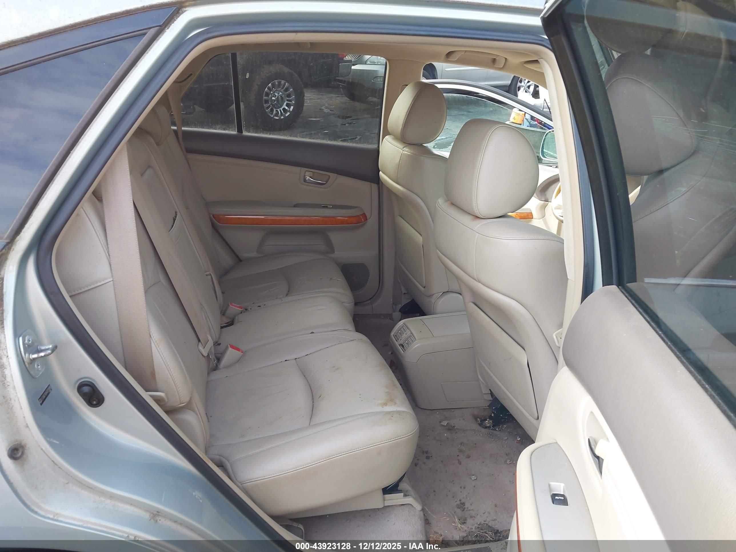 LEXUS RX image 8
