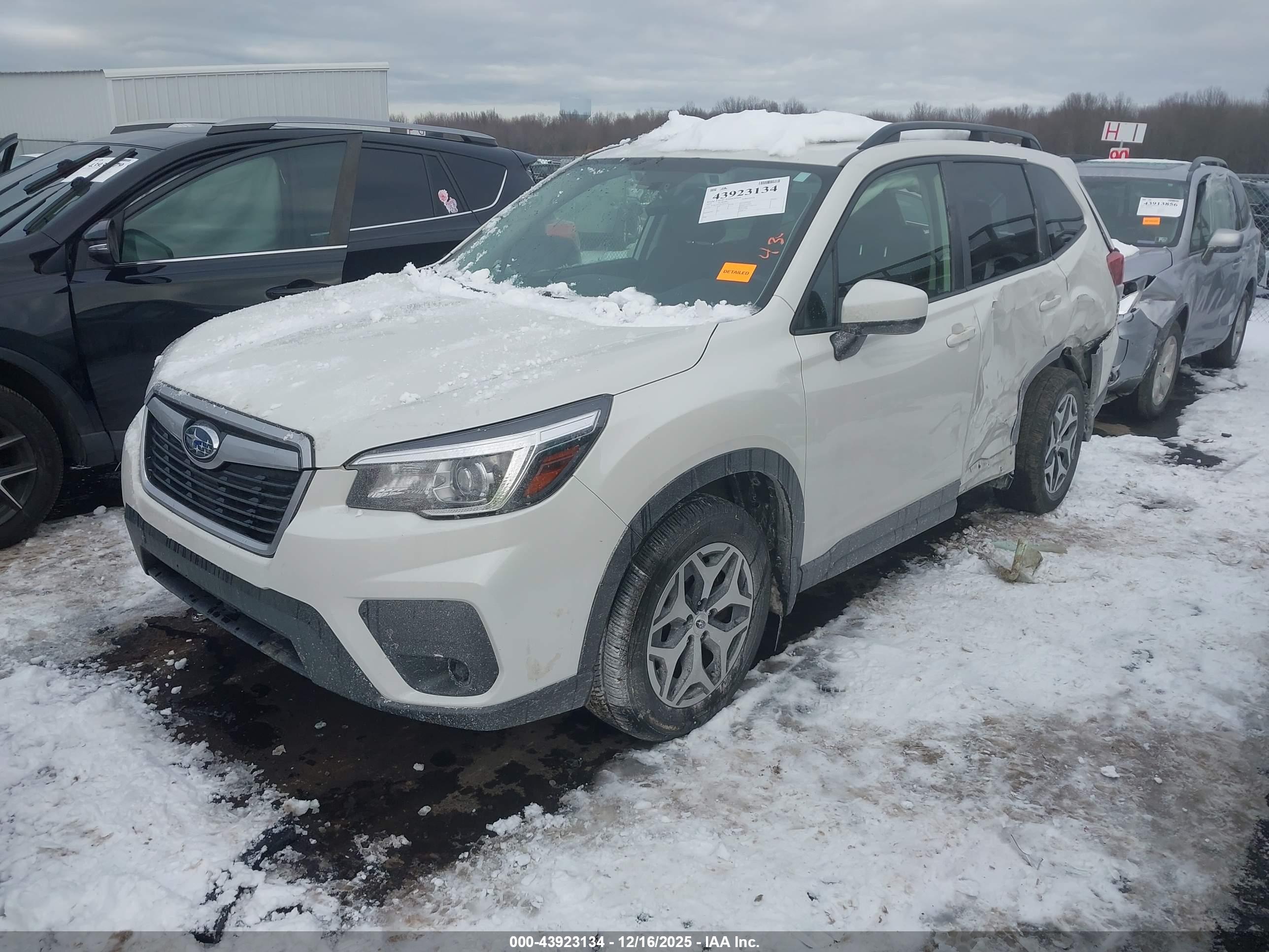 SUBARU FORESTER image 2