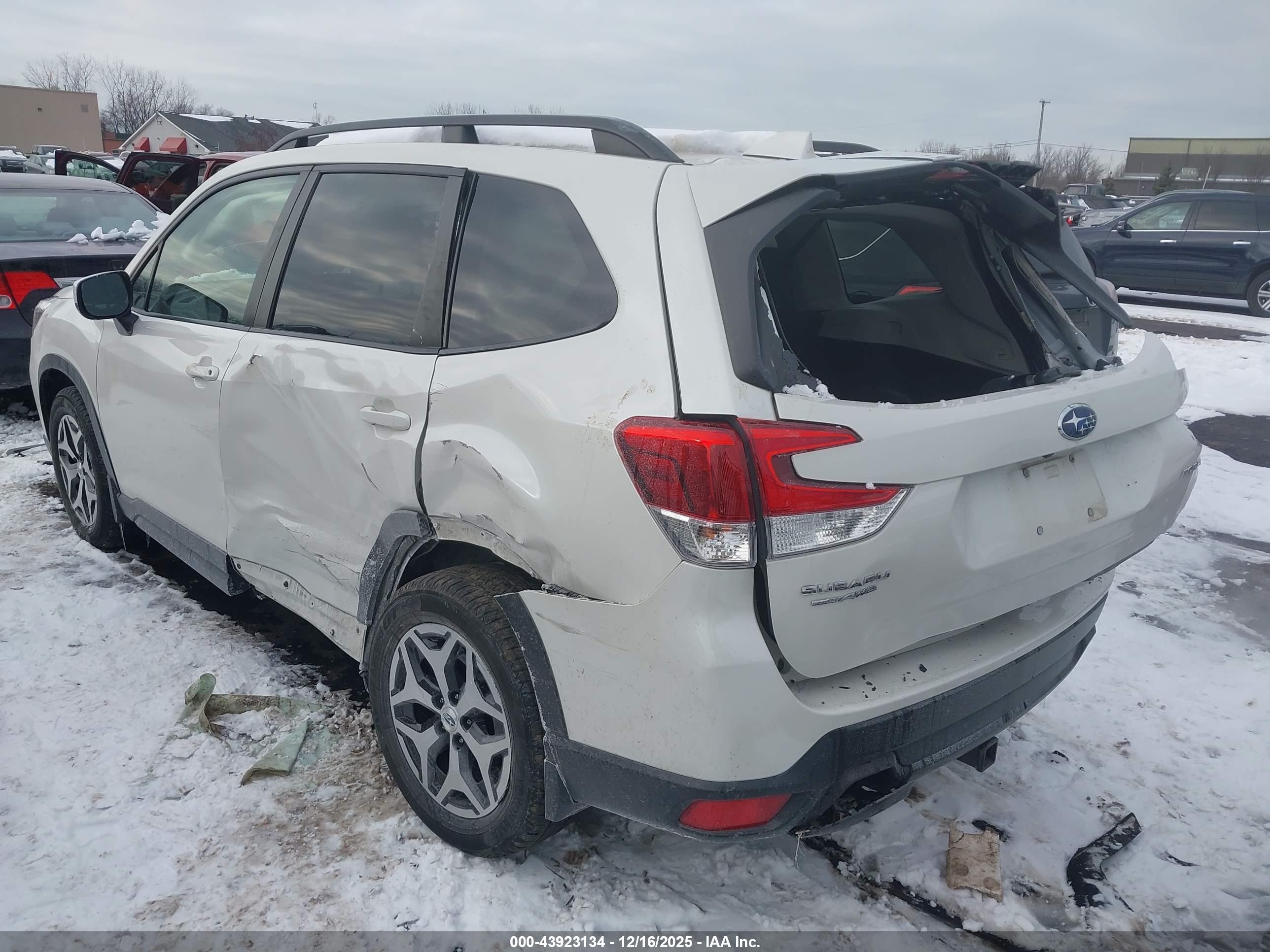 SUBARU FORESTER image 3