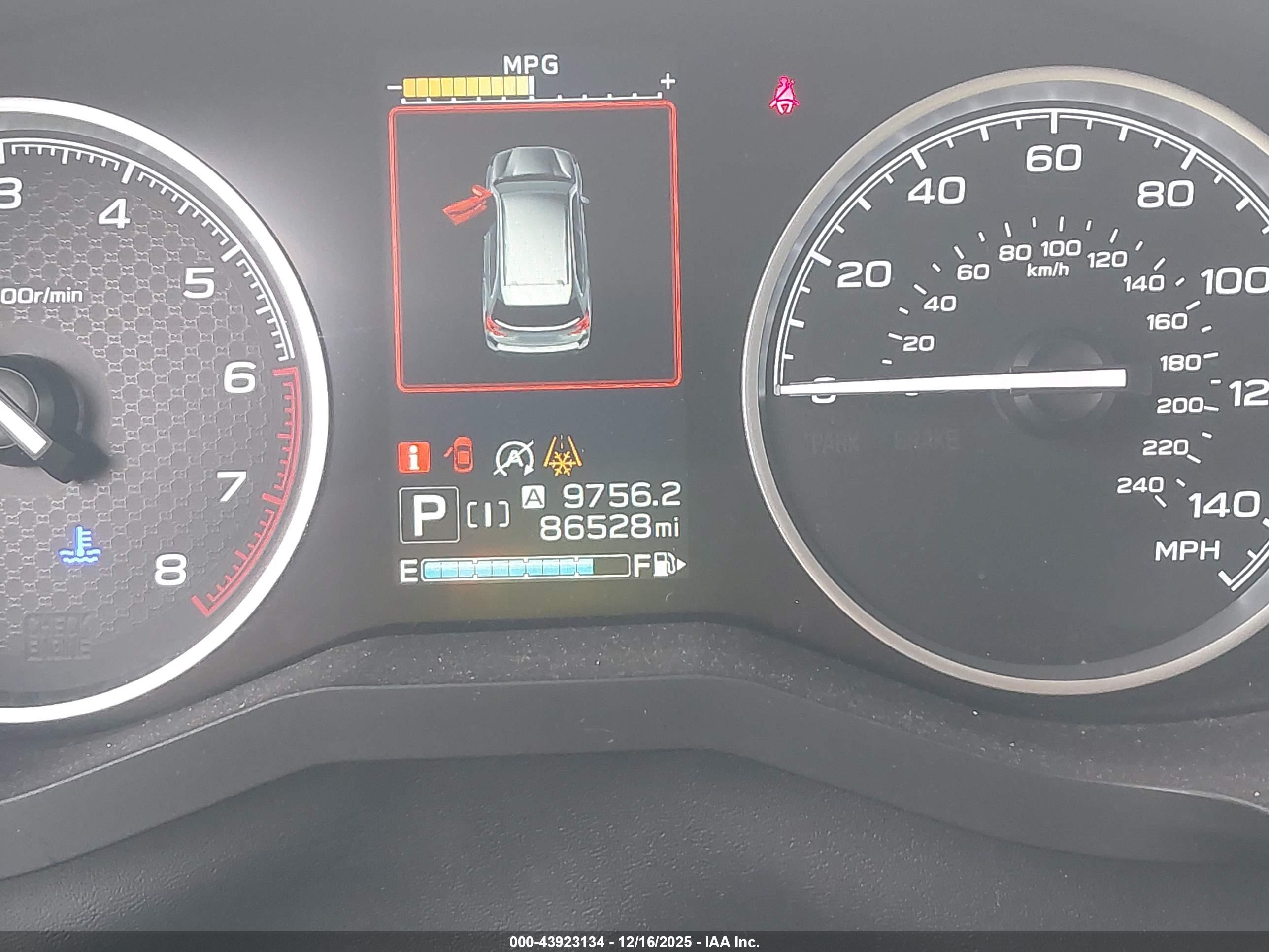 SUBARU FORESTER image 7