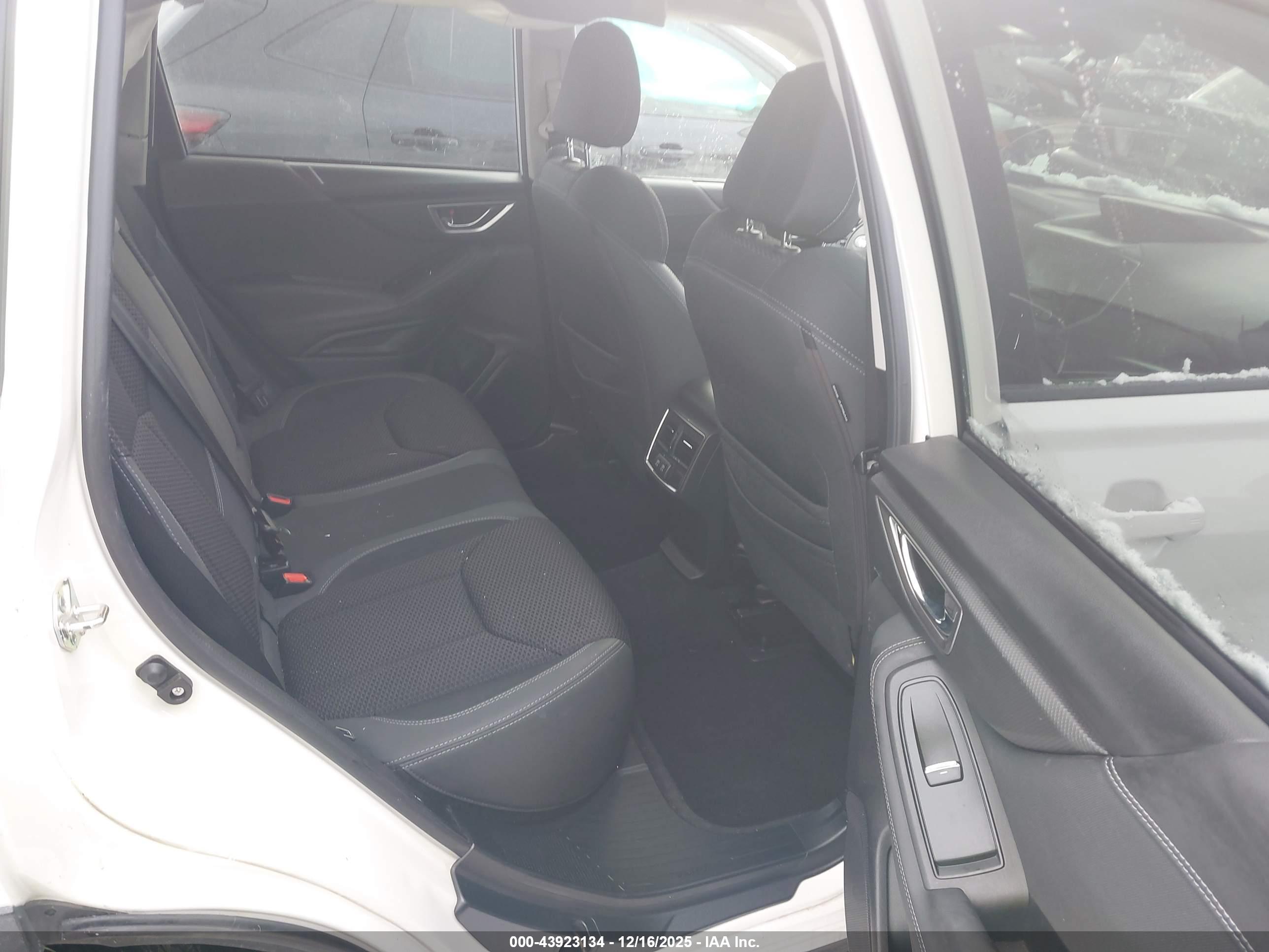 SUBARU FORESTER image 8