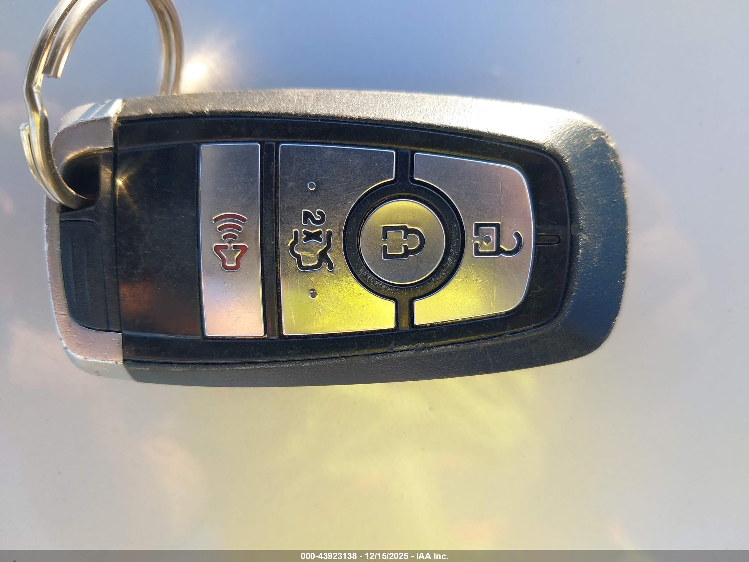 FORD FUSION image 11