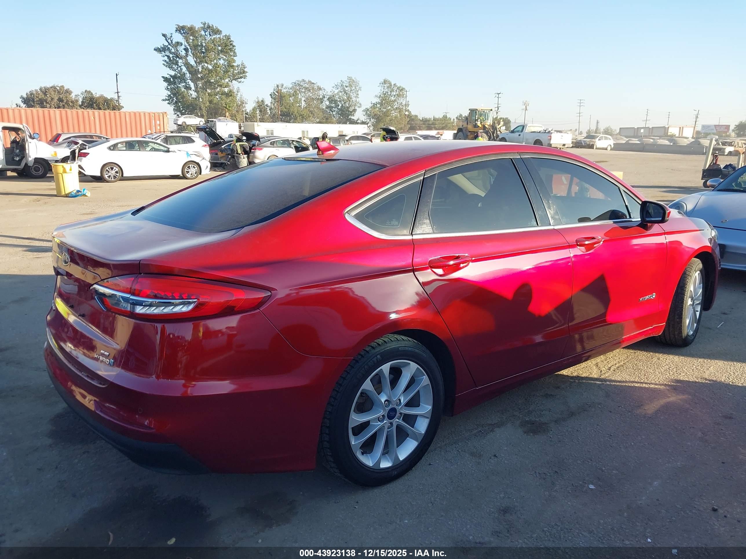 FORD FUSION image 4