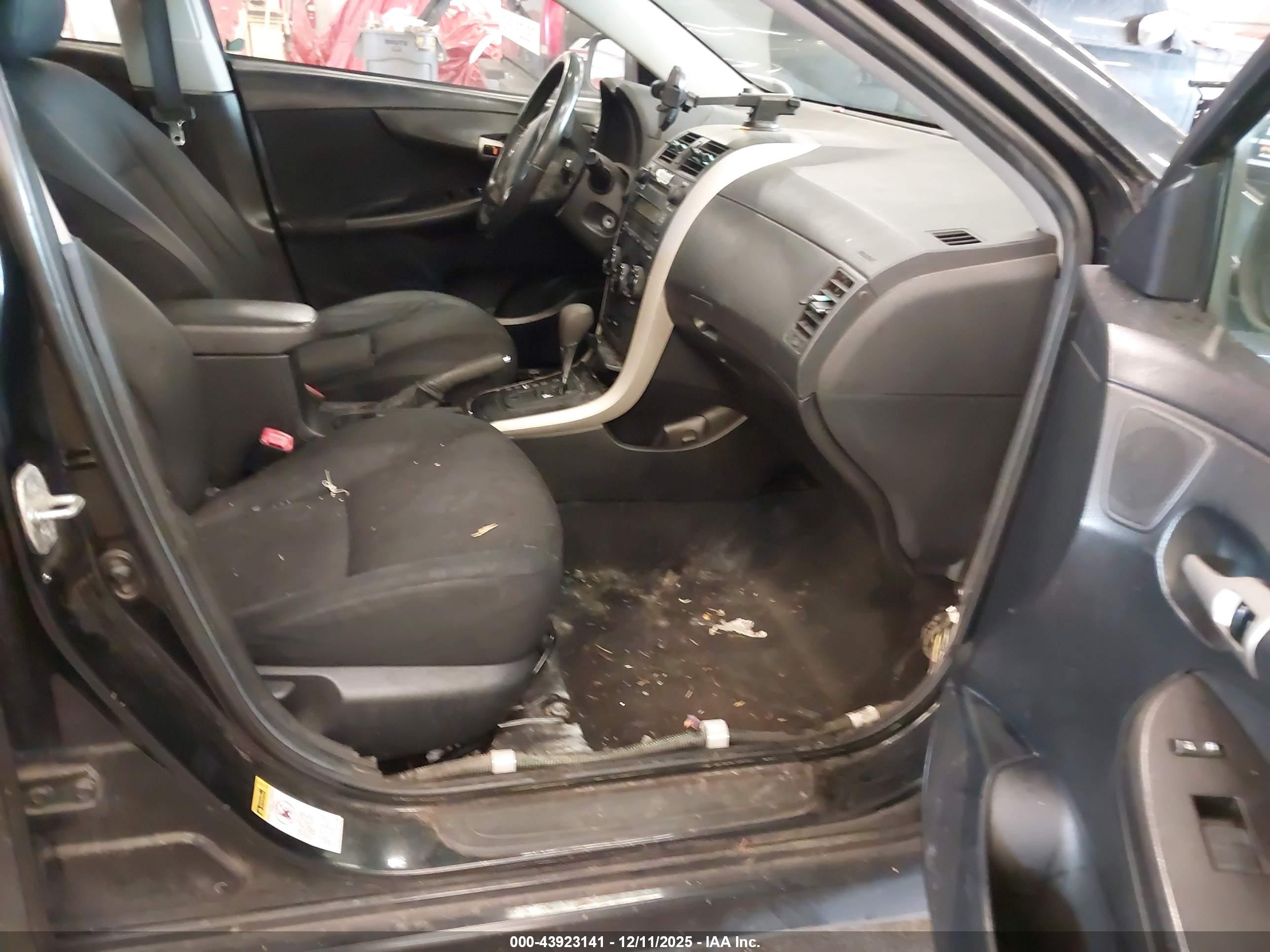 TOYOTA COROLLA image 5