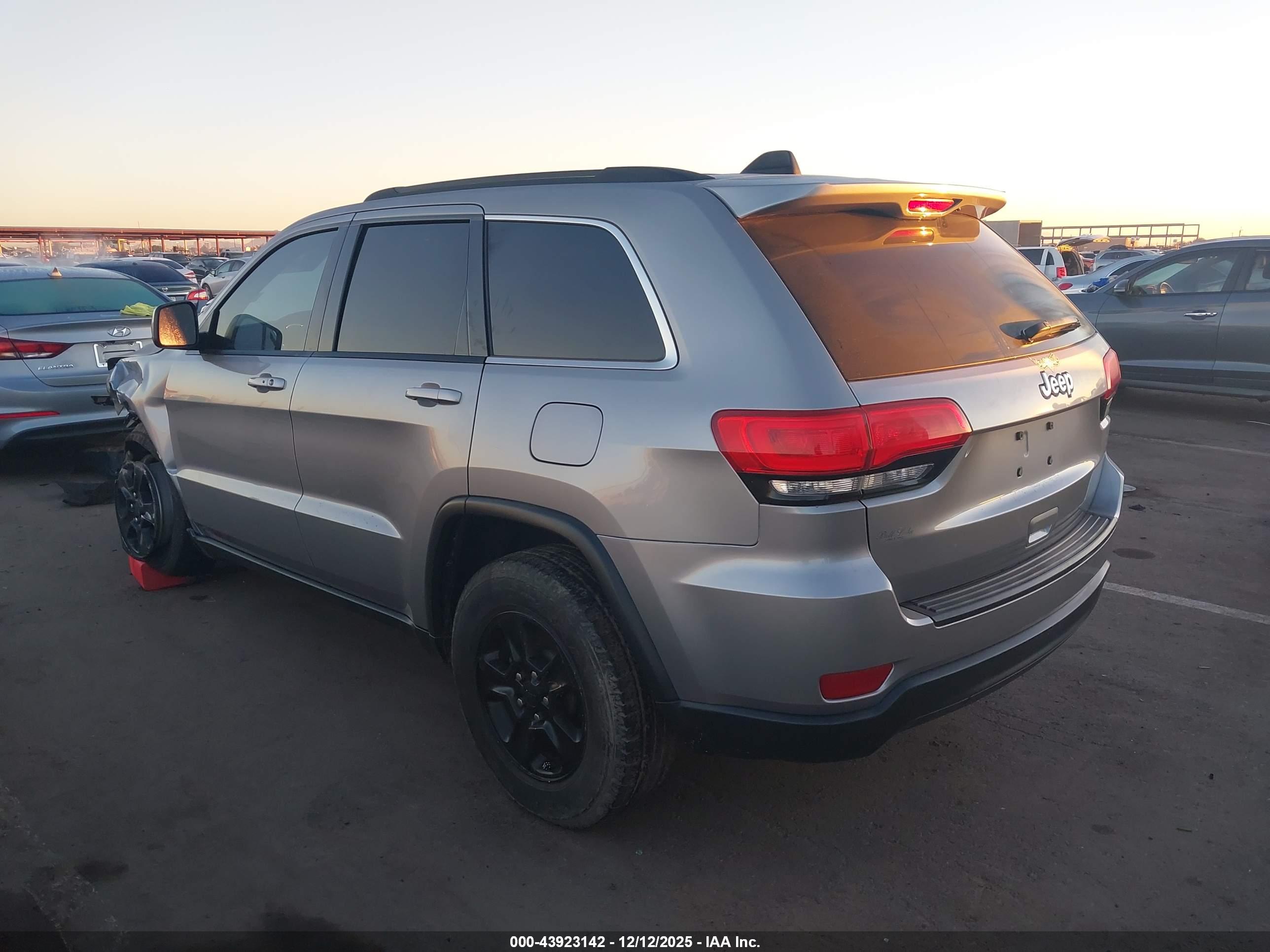 JEEP GRAND image 3