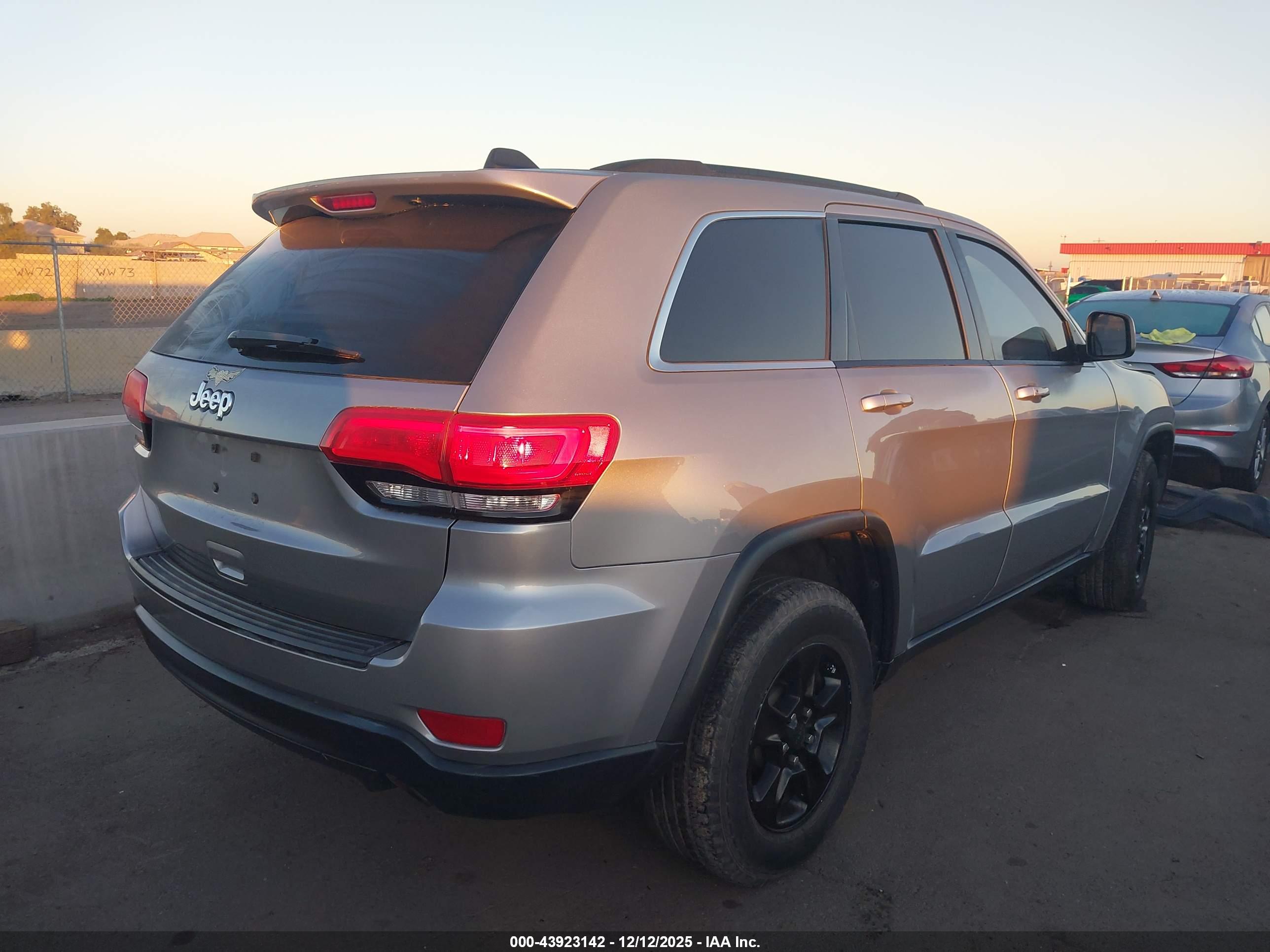 JEEP GRAND image 4