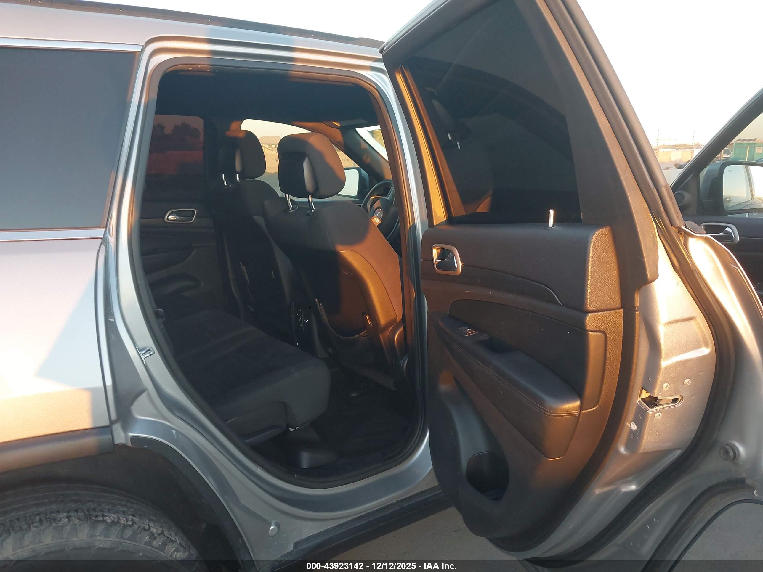 JEEP GRAND image 8