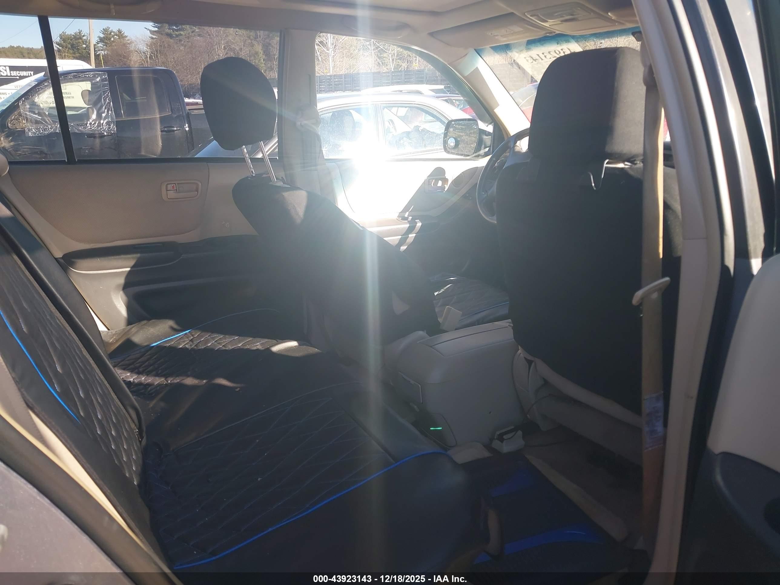 TOYOTA HIGHLANDER image 8