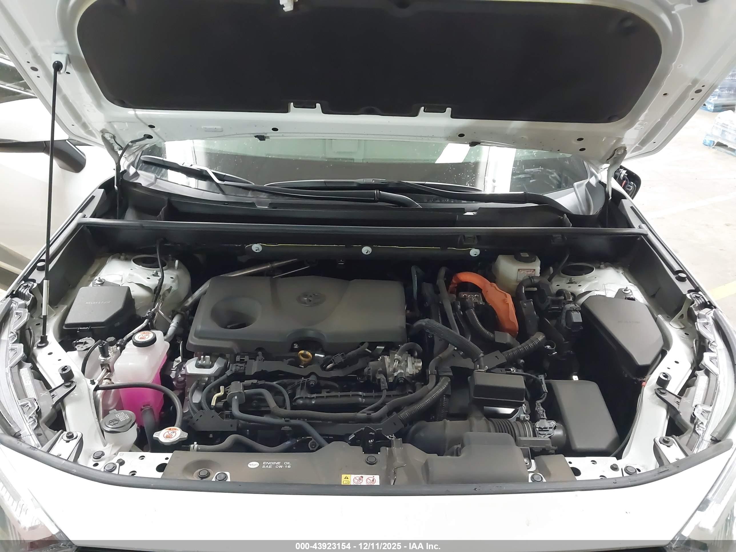 TOYOTA RAV4 image 10