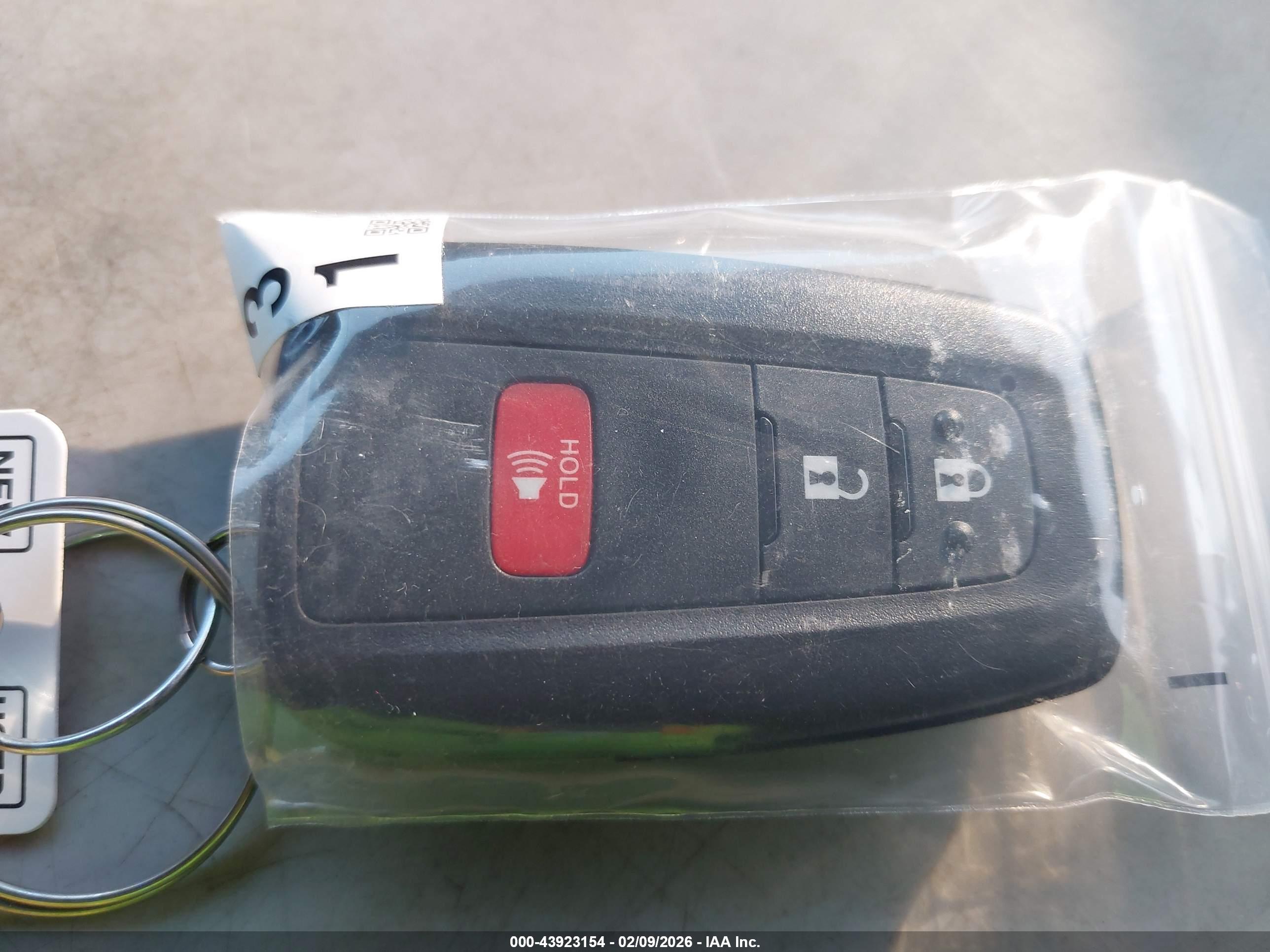 TOYOTA RAV4 image 11