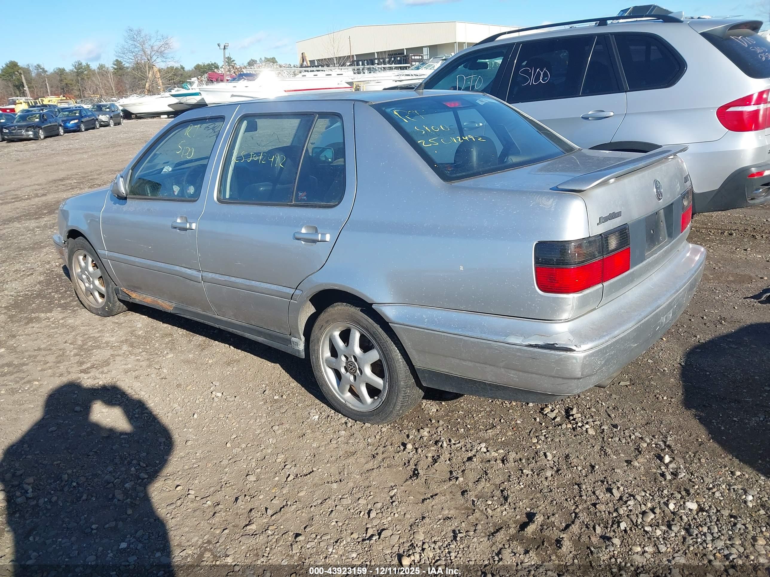 VOLKSWAGEN JETTA image 3