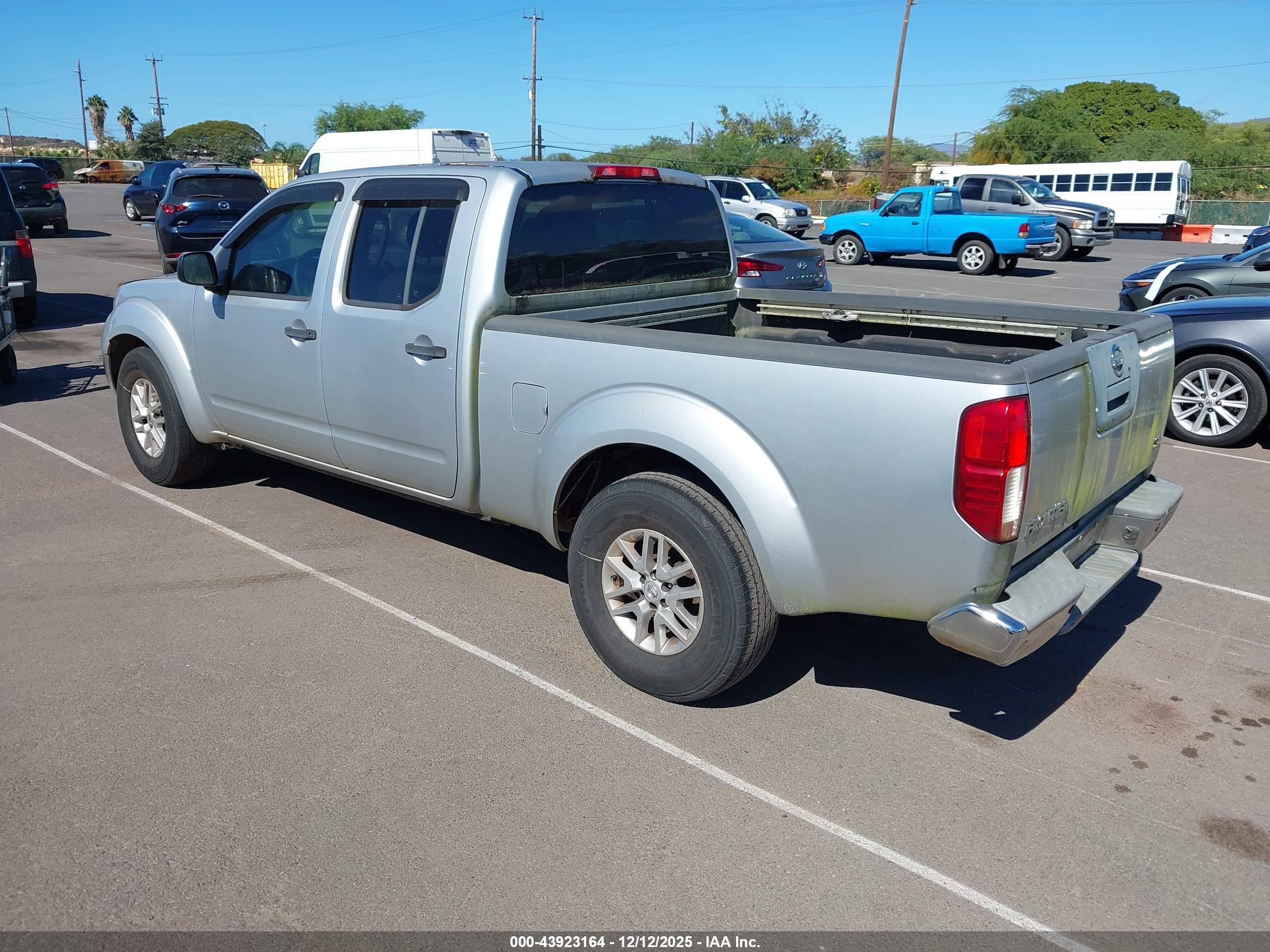 NISSAN FRONTIER image 3