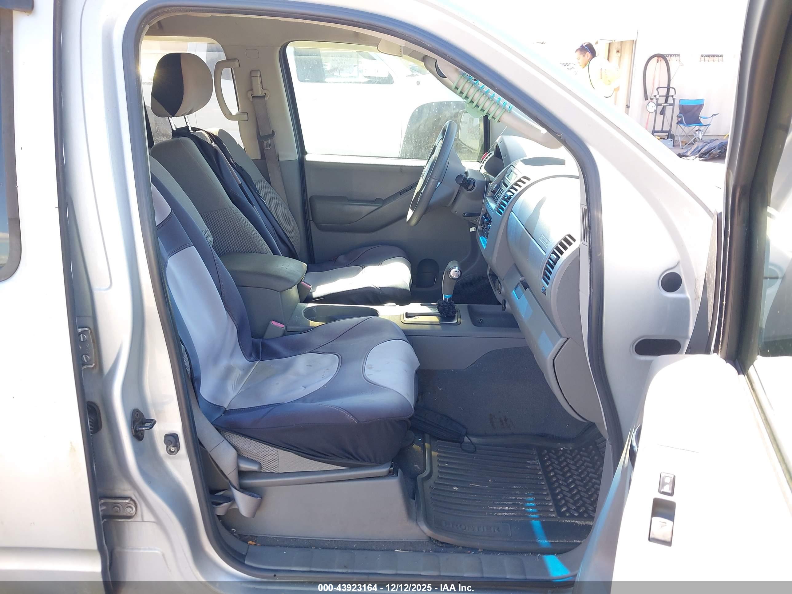 NISSAN FRONTIER image 5