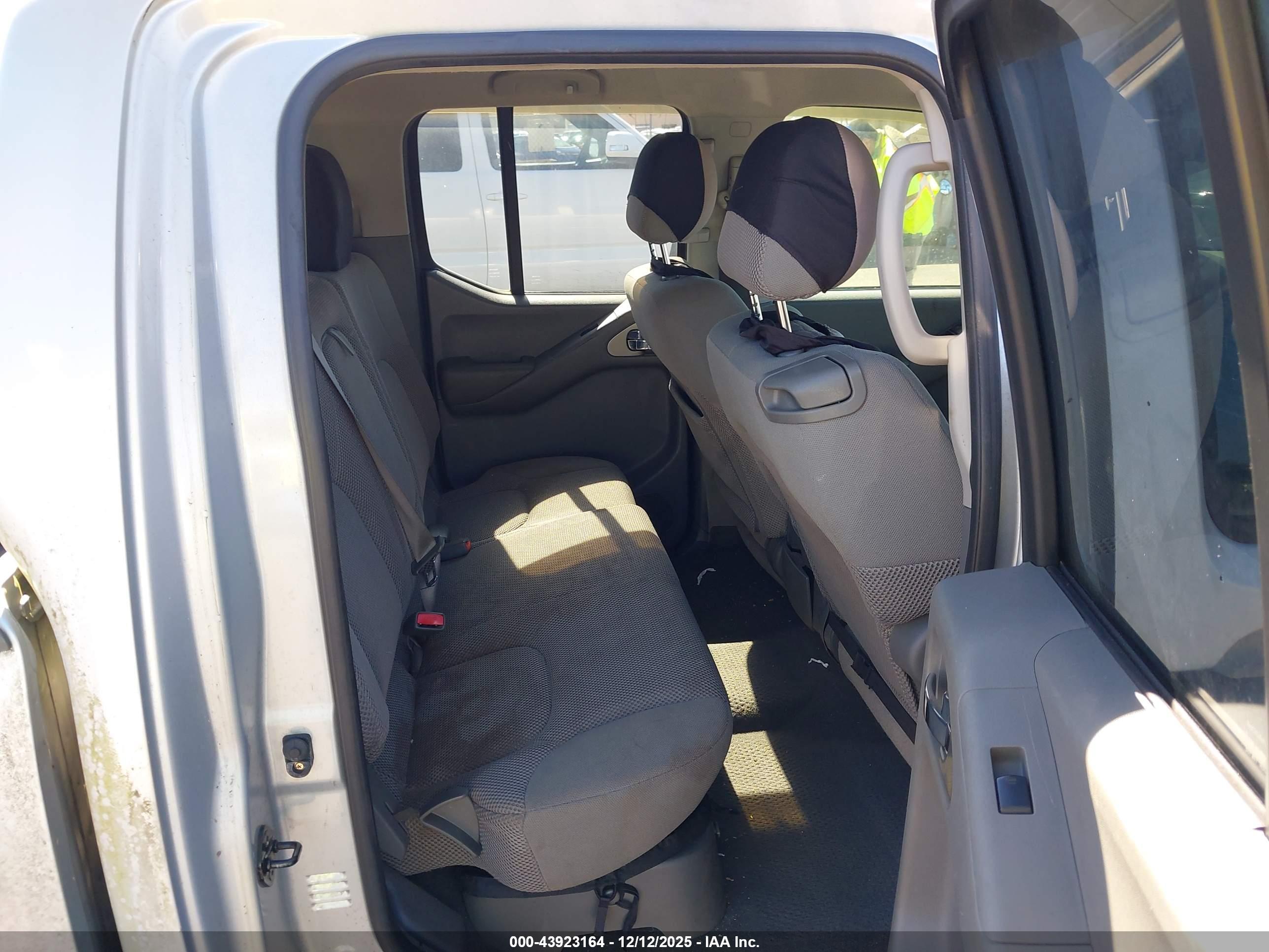 NISSAN FRONTIER image 8