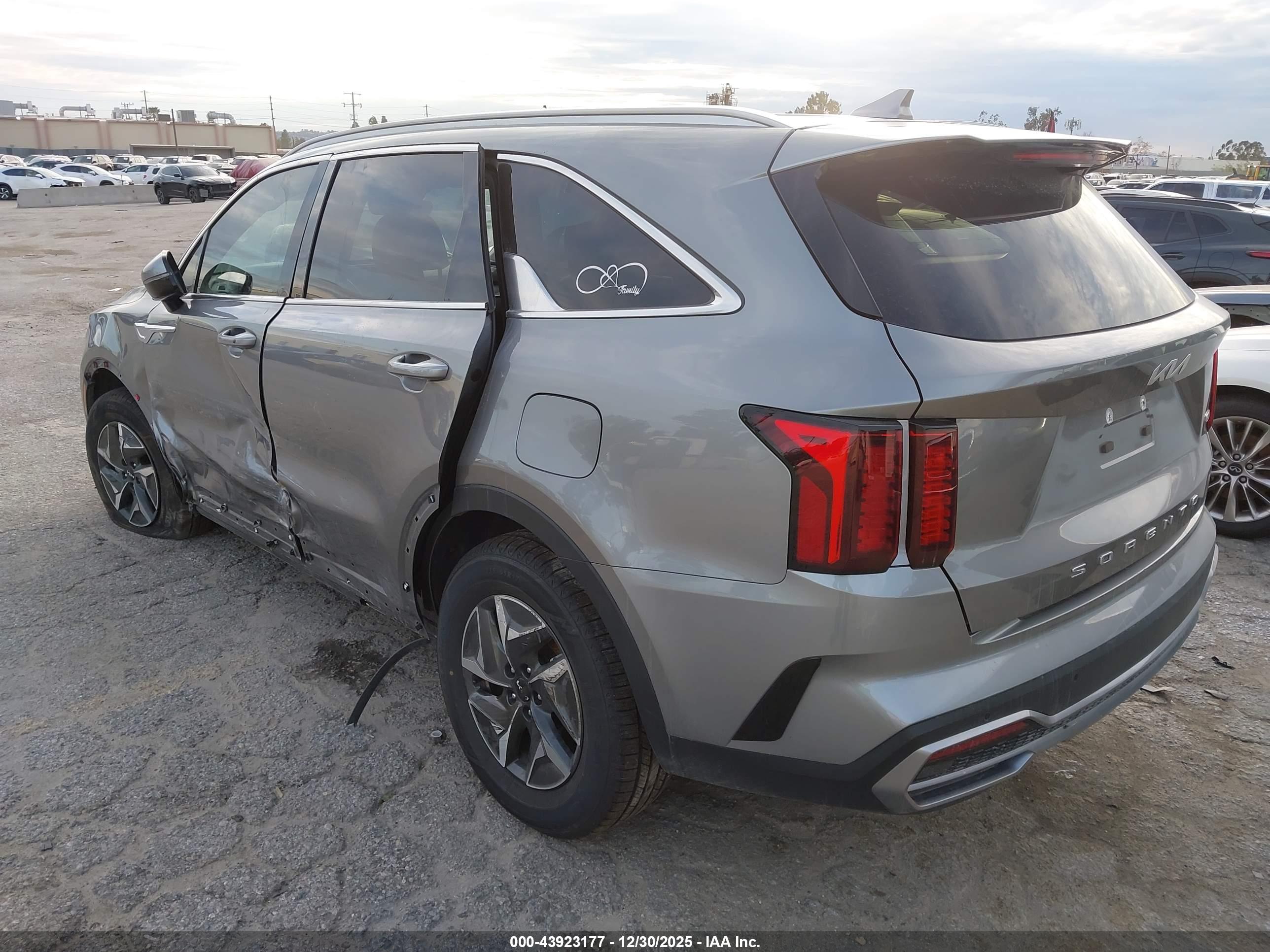 KIA SORENTO image 3