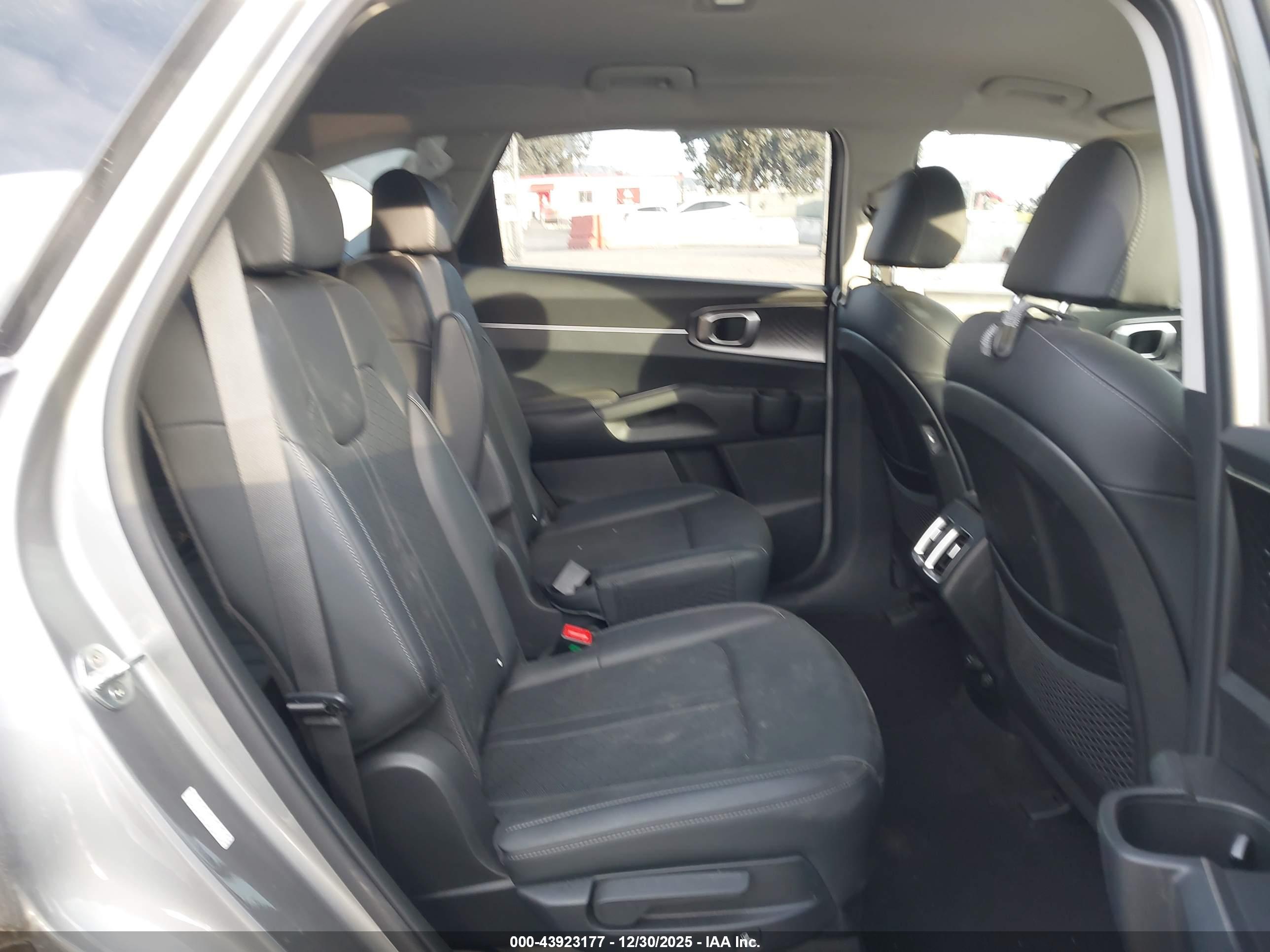 KIA SORENTO image 8