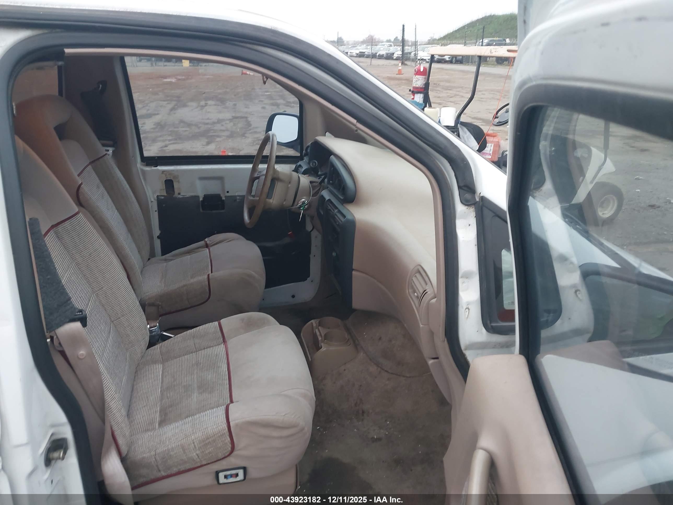 FORD AEROSTAR image 5