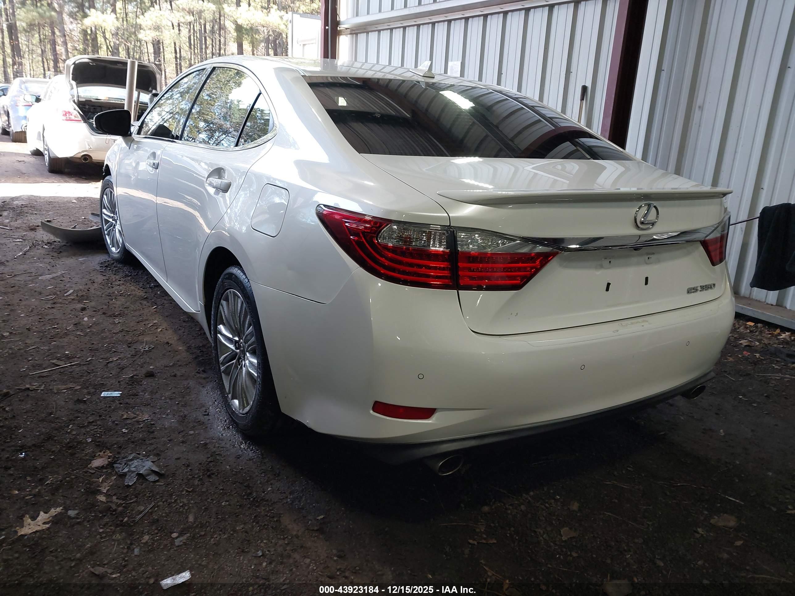 LEXUS ES image 3