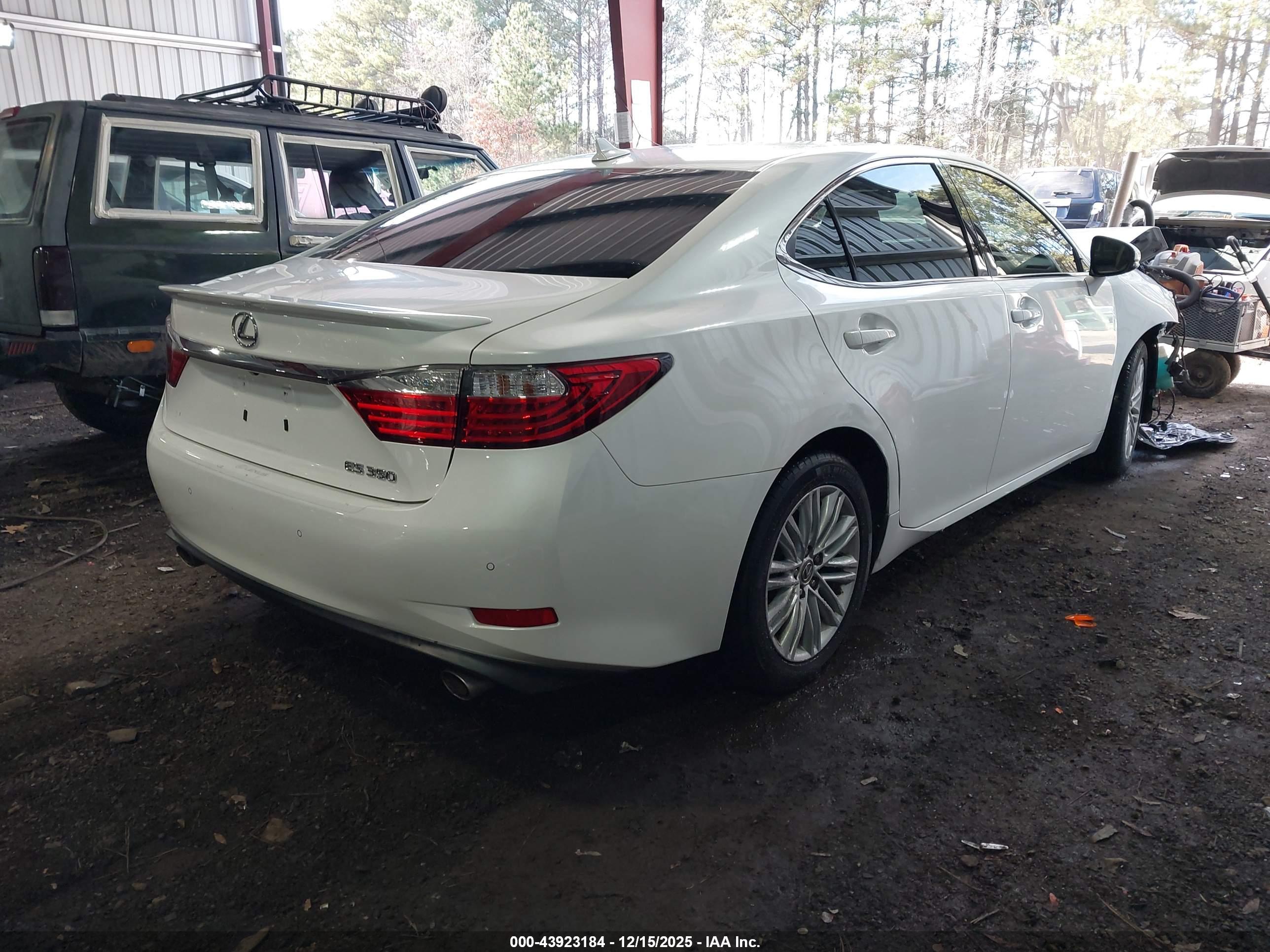 LEXUS ES image 4