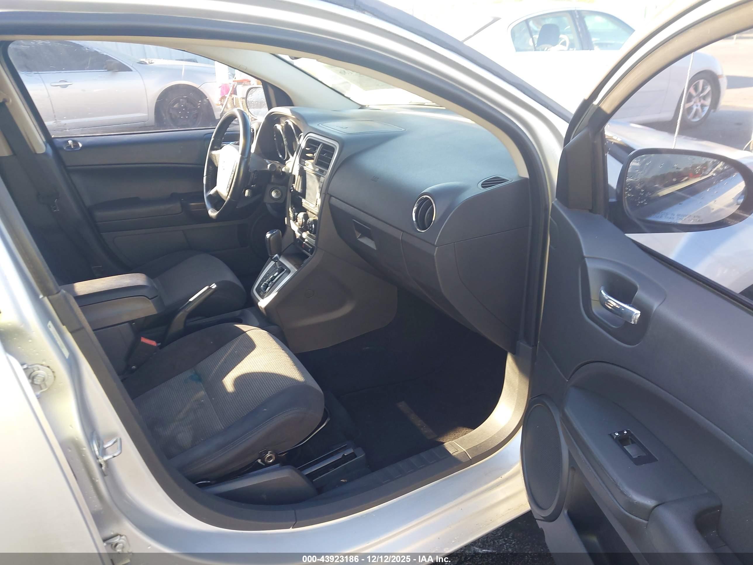DODGE CALIBER image 5